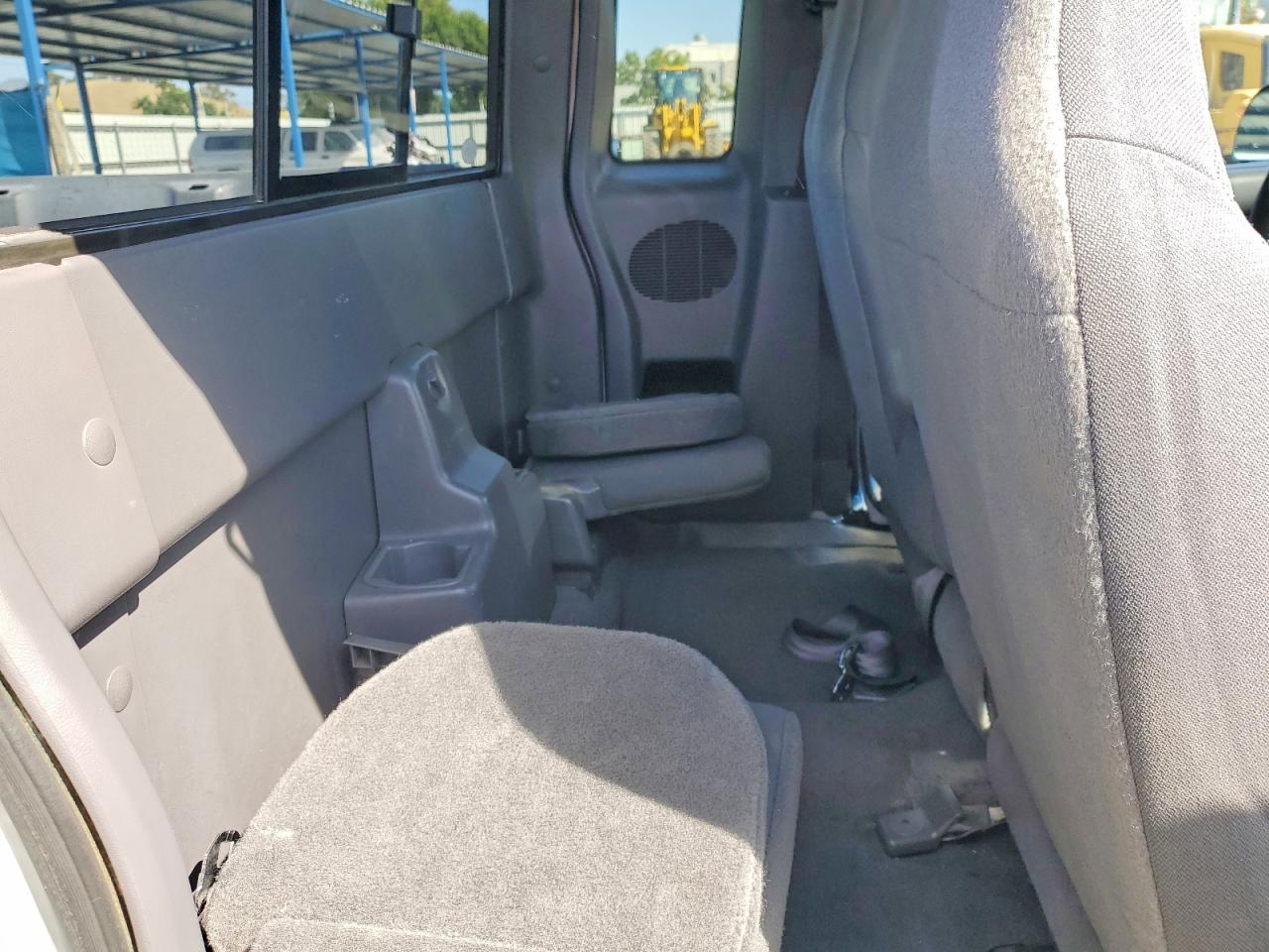 2001 Ford Ranger Super Cab Silver vin: 1FTYR14U61PA24856