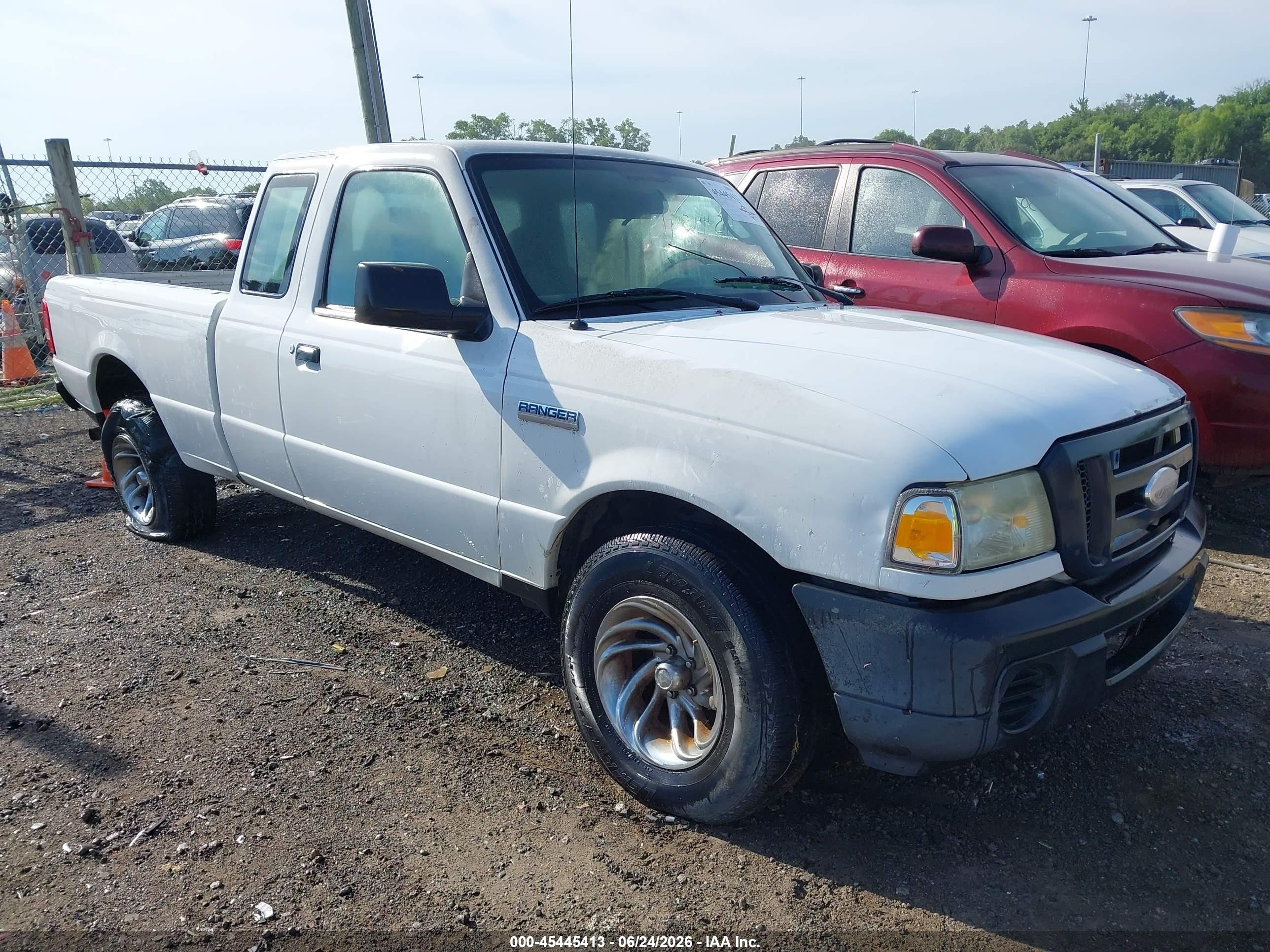 2008 Ford Ranger   White vin: 1FTYR14U68PA53252