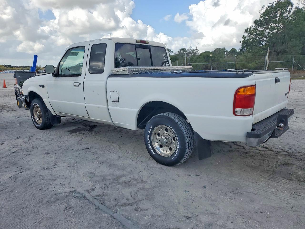 1998 Ford Ranger Super Cab White vin: 1FTYR14U8WPB34072