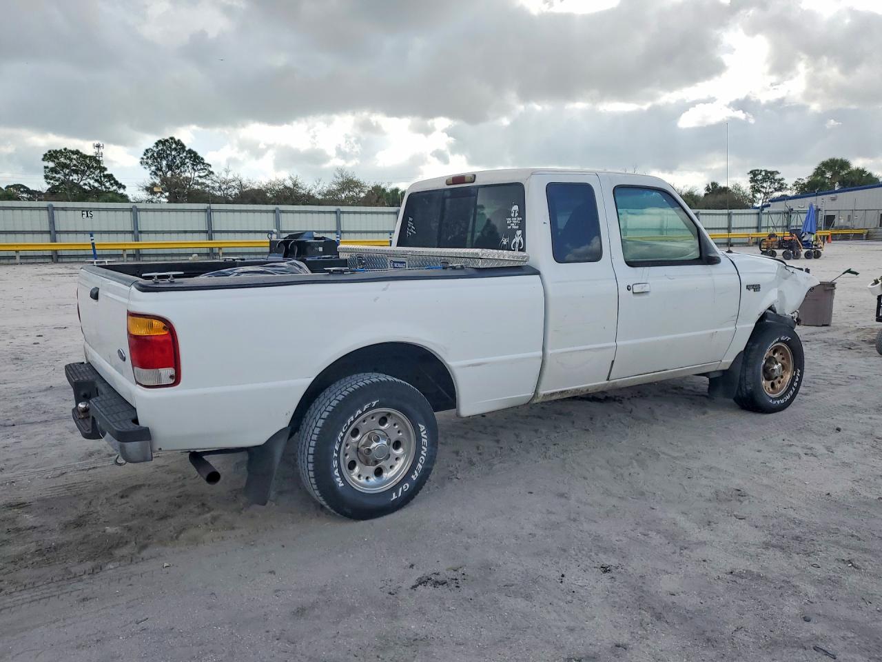 1998 Ford Ranger Super Cab White vin: 1FTYR14U8WPB34072