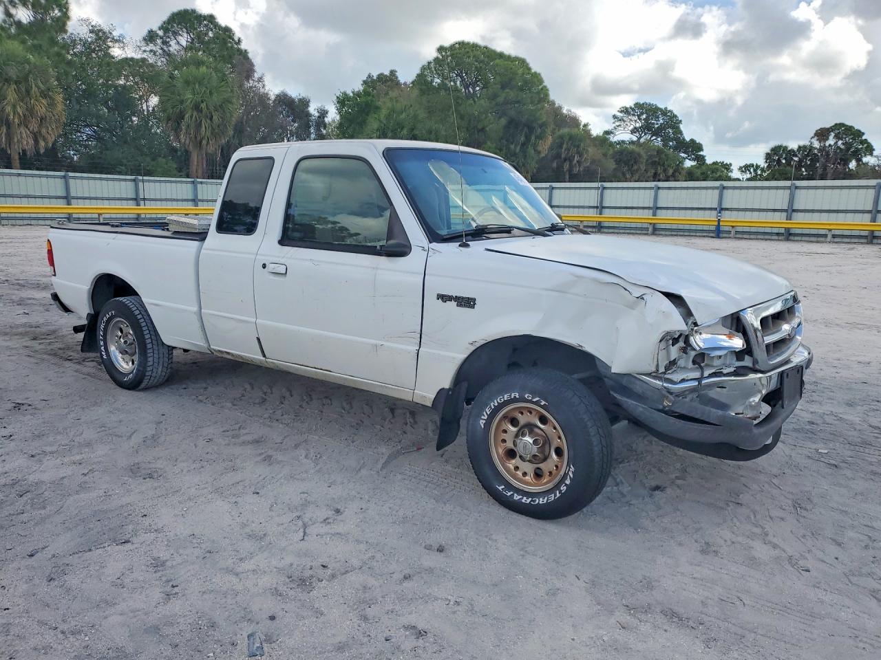 1998 Ford Ranger Super Cab White vin: 1FTYR14U8WPB34072