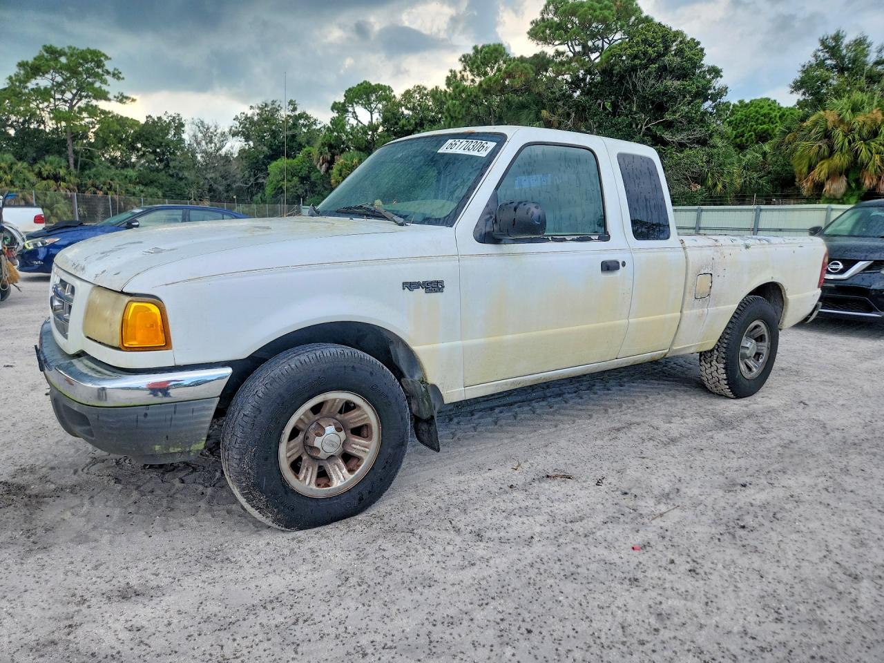 1FTYR14V61PB04120