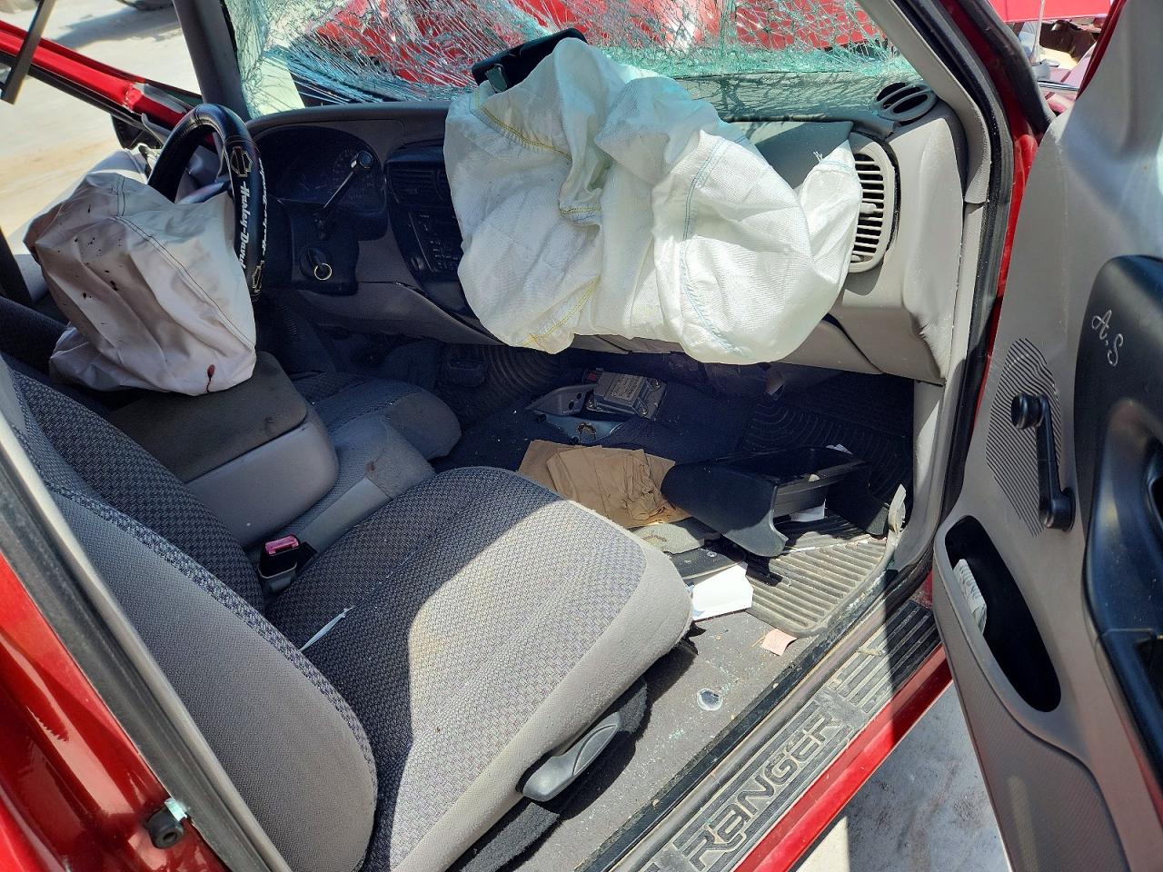 1999 Ford Ranger Super Cab Red vin: 1FTYR14V6XTA28012