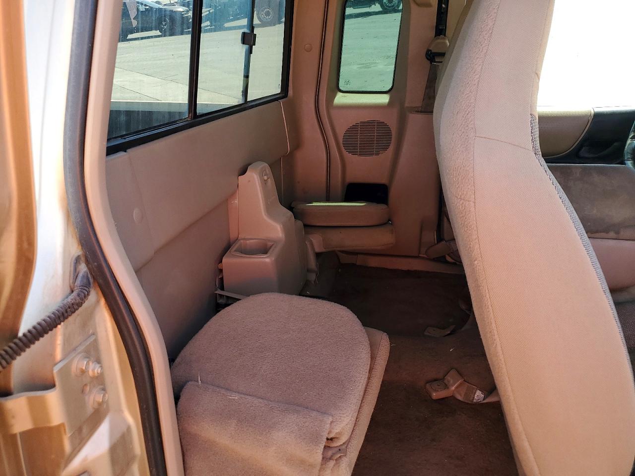 2000 Ford Ranger Super Cab Gold vin: 1FTYR14V6YPB49195