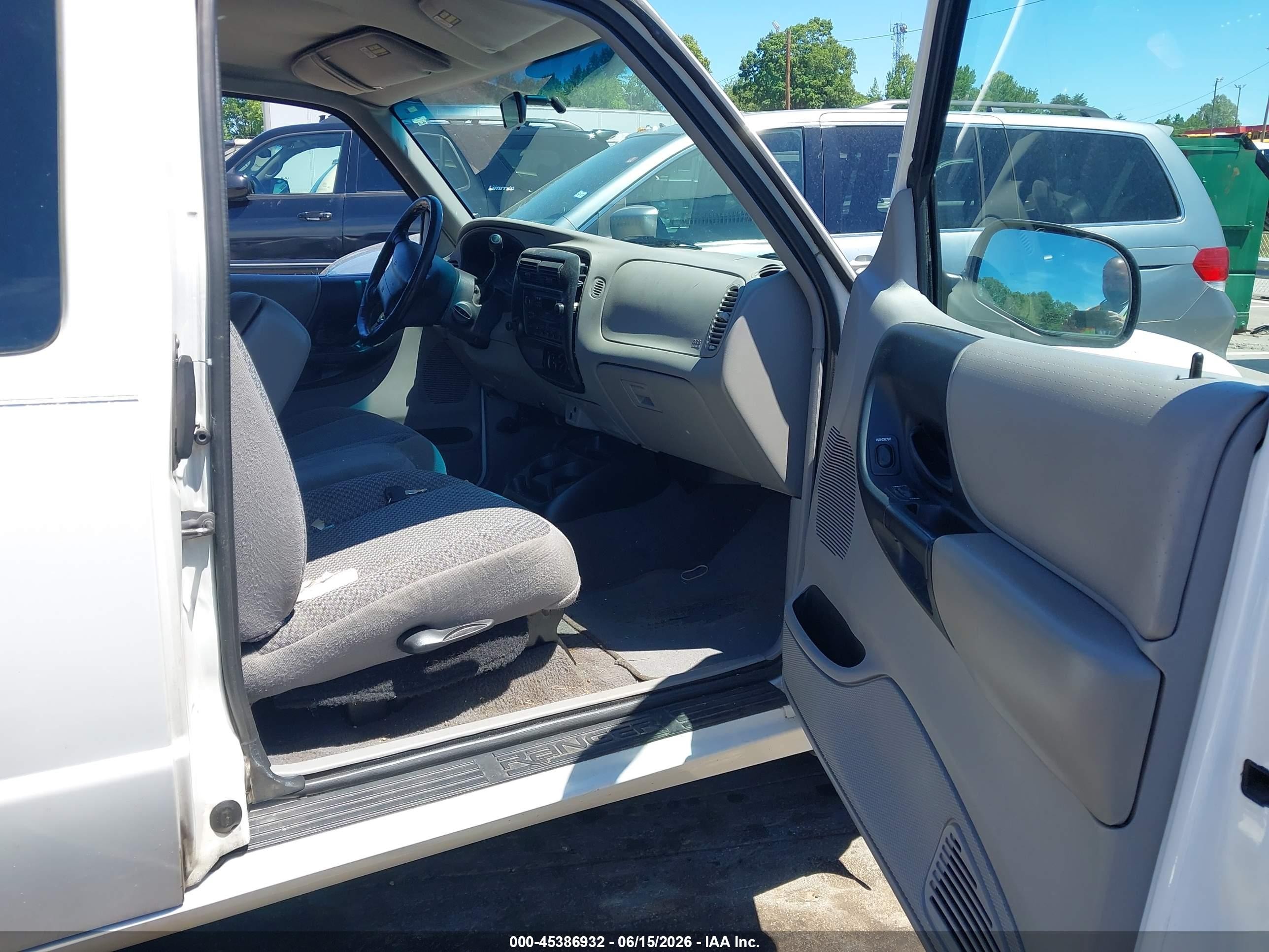 1999 Ford Ranger Xlt White vin: 1FTYR14X0XTA40027