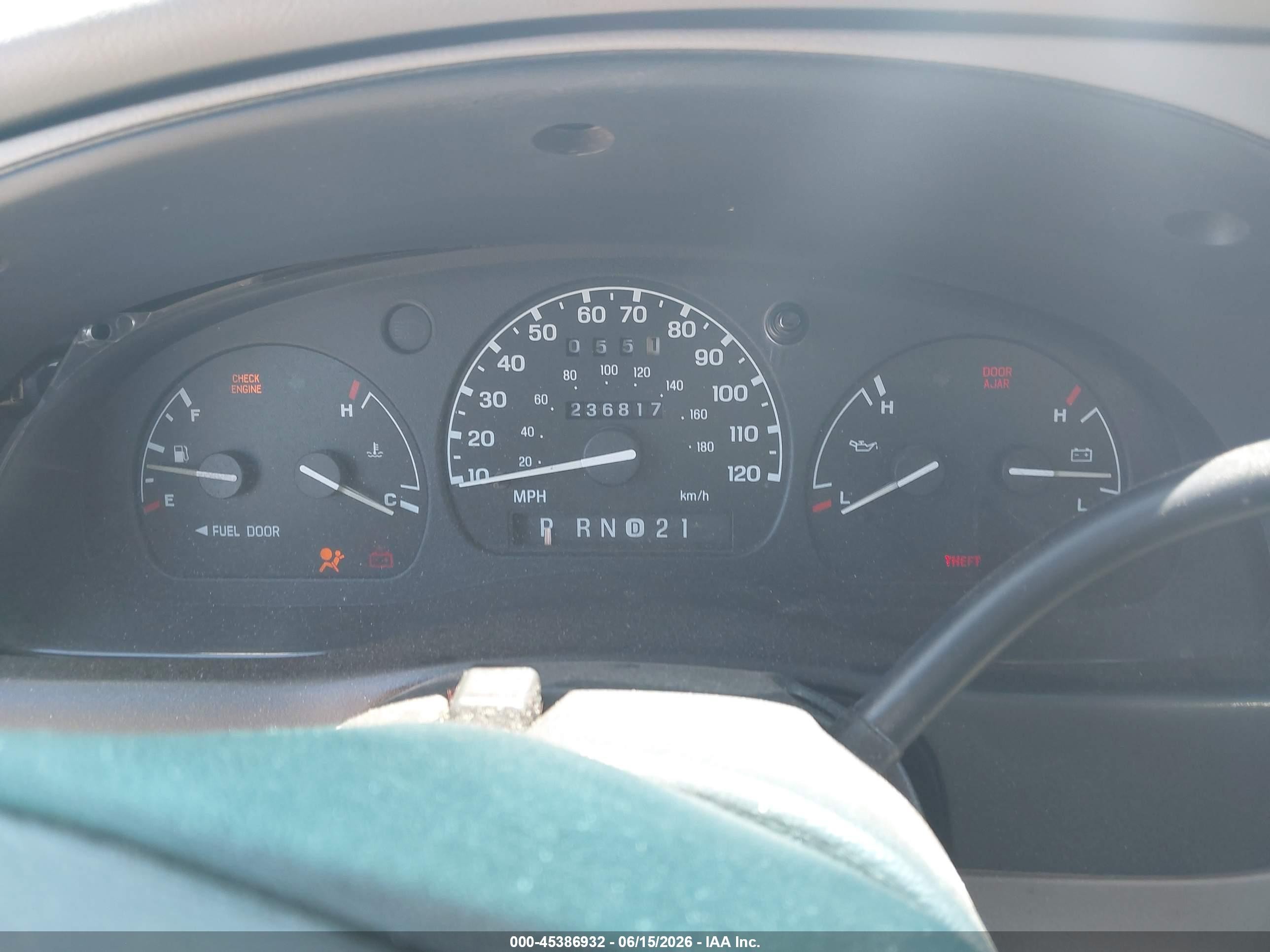 1999 Ford Ranger Xlt White vin: 1FTYR14X0XTA40027