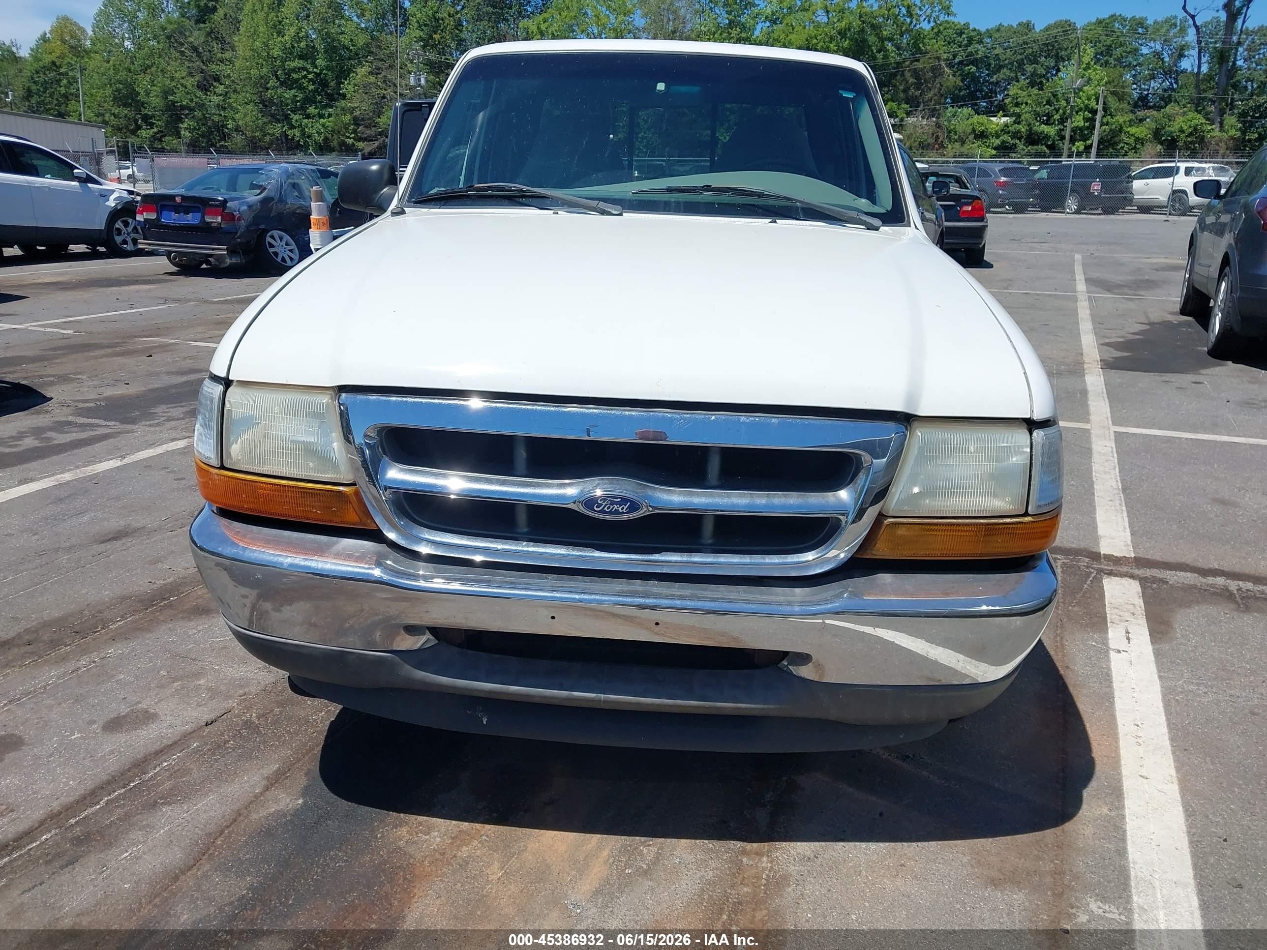 1999 Ford Ranger Xlt White vin: 1FTYR14X0XTA40027