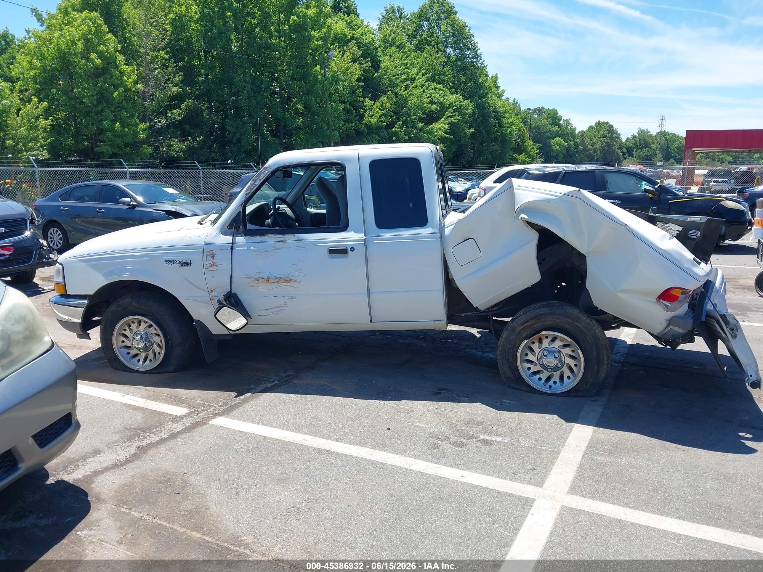 1999 Ford Ranger Xlt White vin: 1FTYR14X0XTA40027