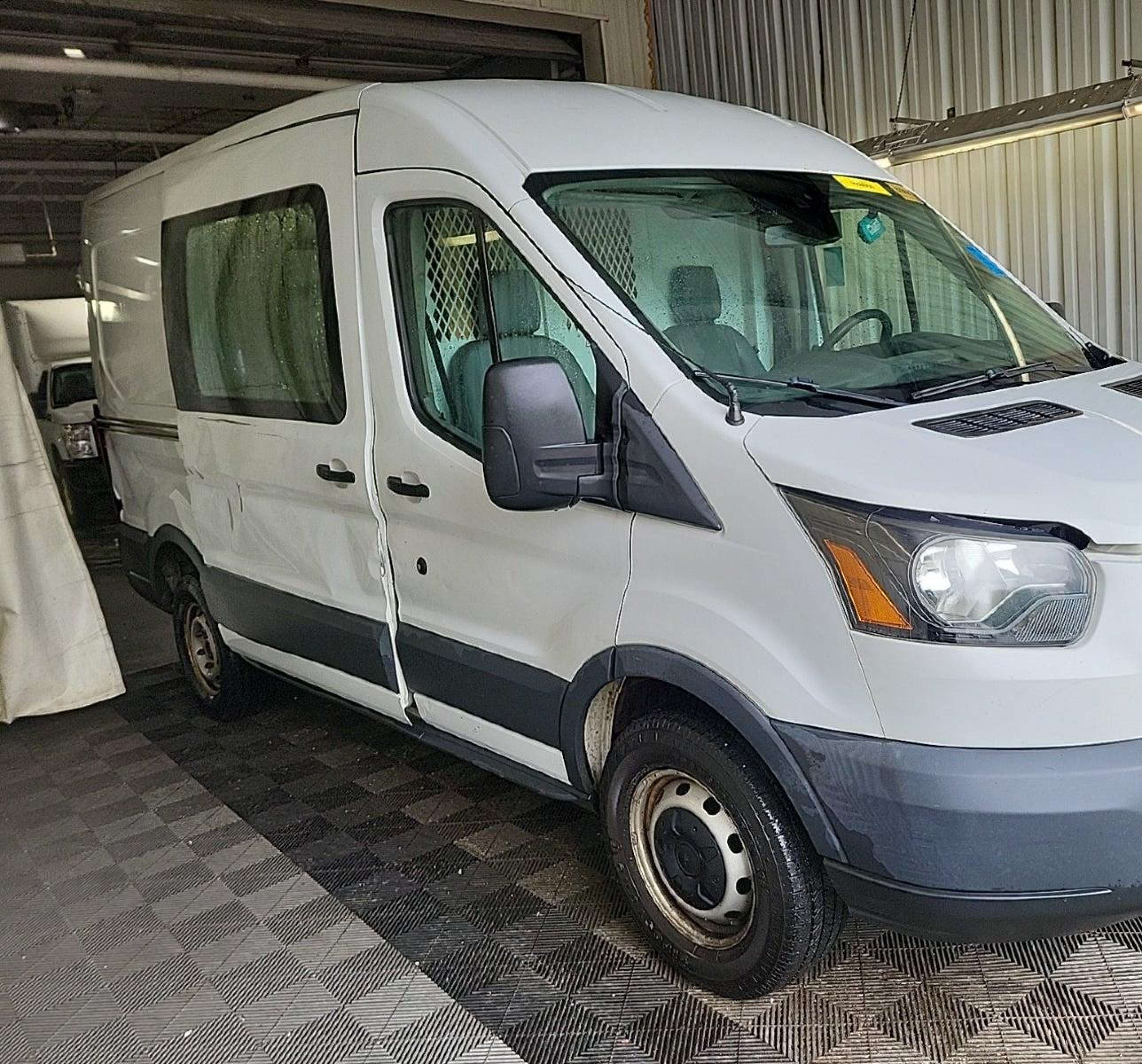 2017 Ford Transit-250   vin: 1FTYR1CM2HKB33811