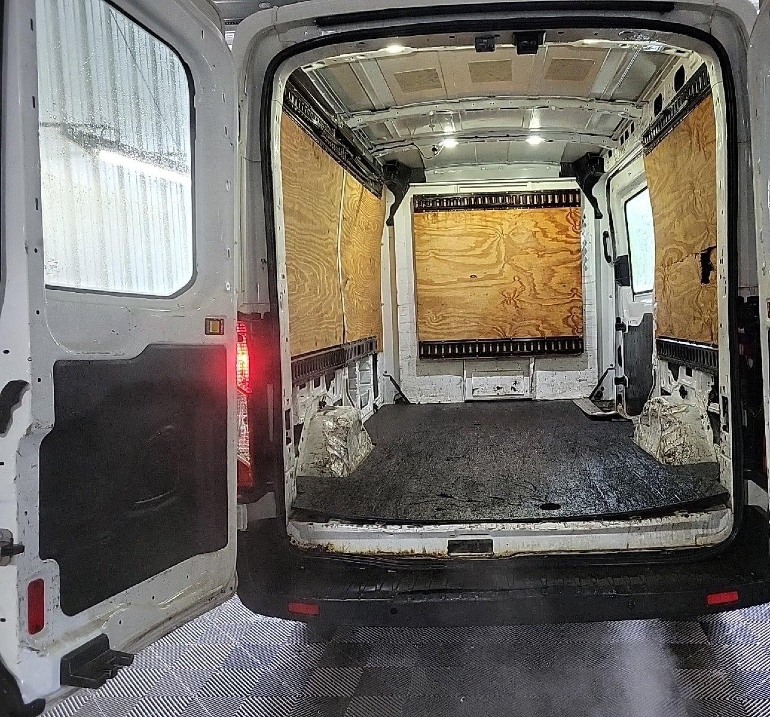 2017 Ford Transit-250   vin: 1FTYR1CM2HKB33811