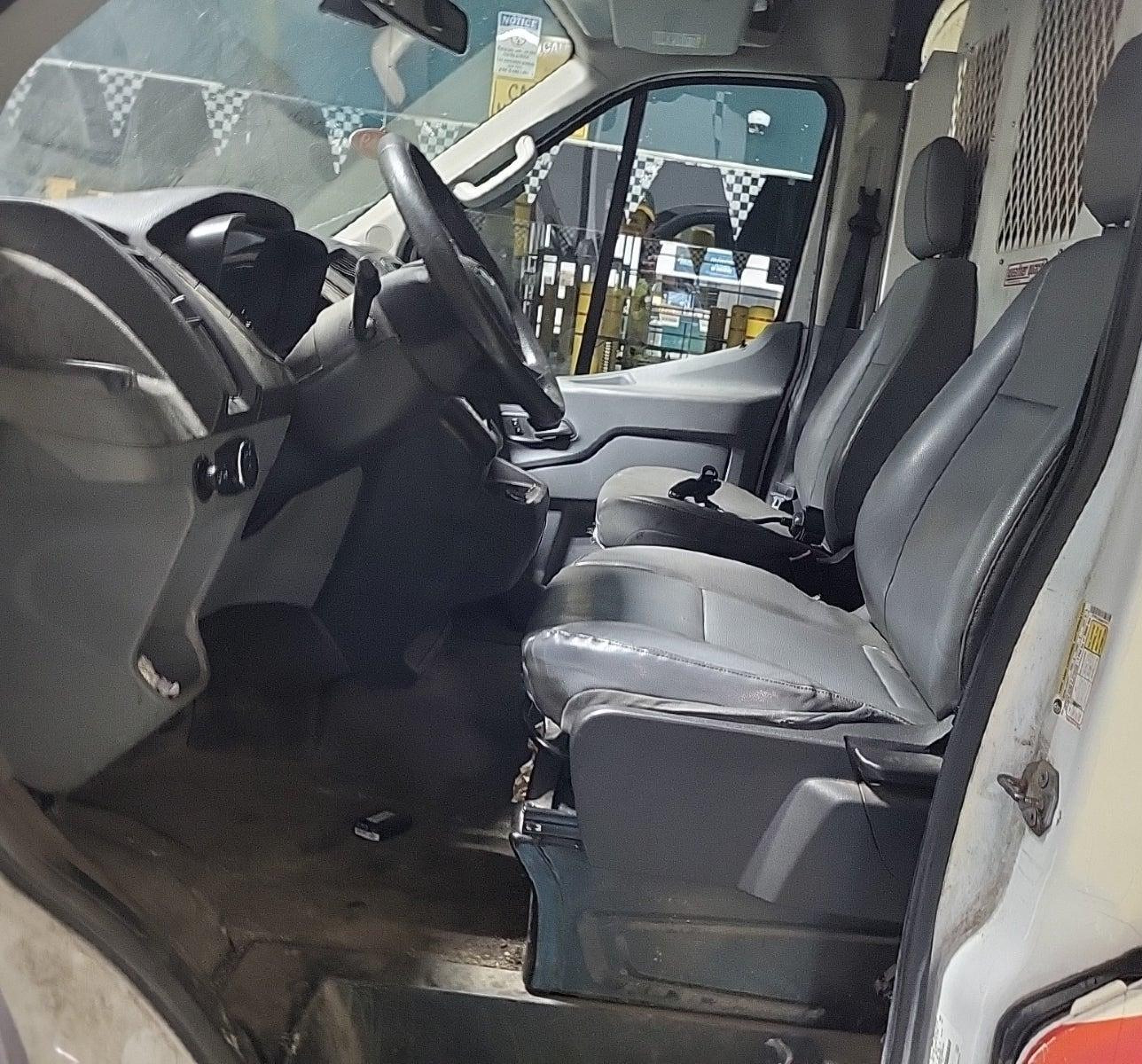 2017 Ford Transit-250   vin: 1FTYR1CM2HKB33811