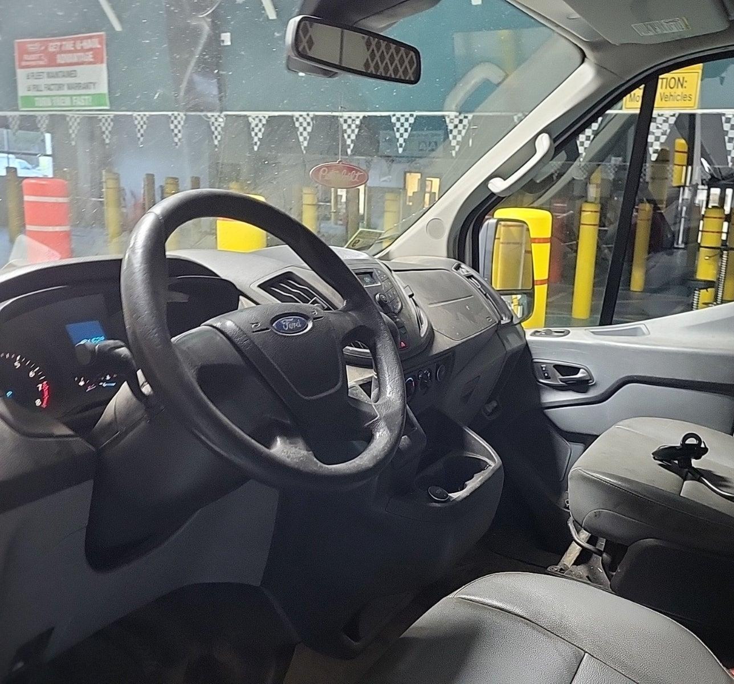 2017 Ford Transit-250   vin: 1FTYR1CM2HKB33811