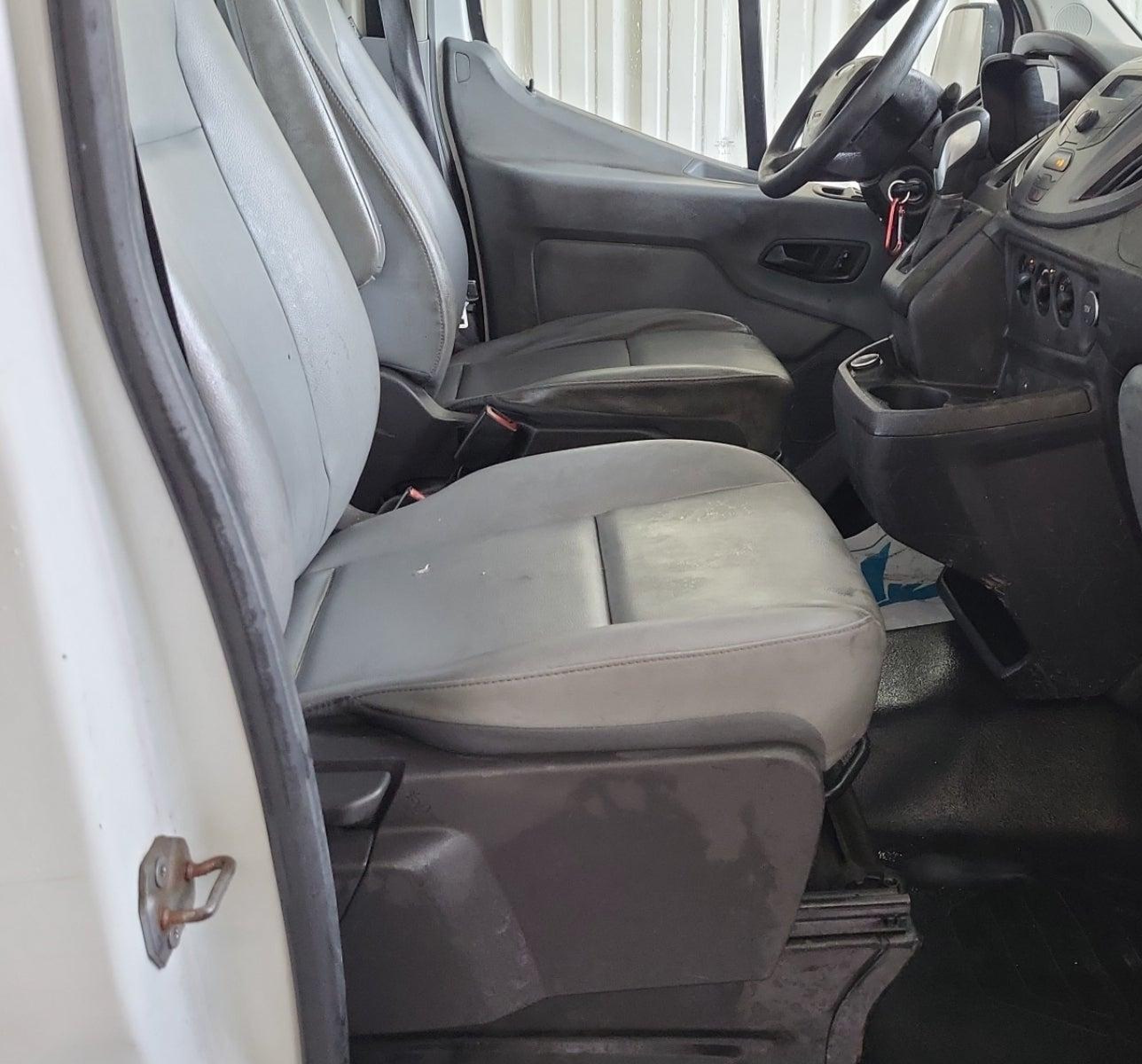2017 Ford Transit-250   vin: 1FTYR1CM2HKB33811