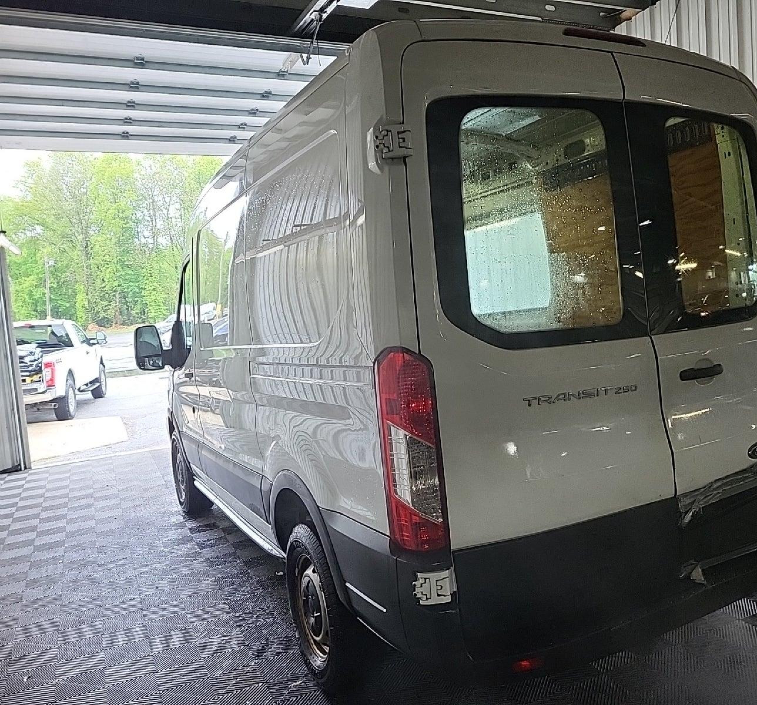 2017 Ford Transit-250   vin: 1FTYR1CM2HKB33811