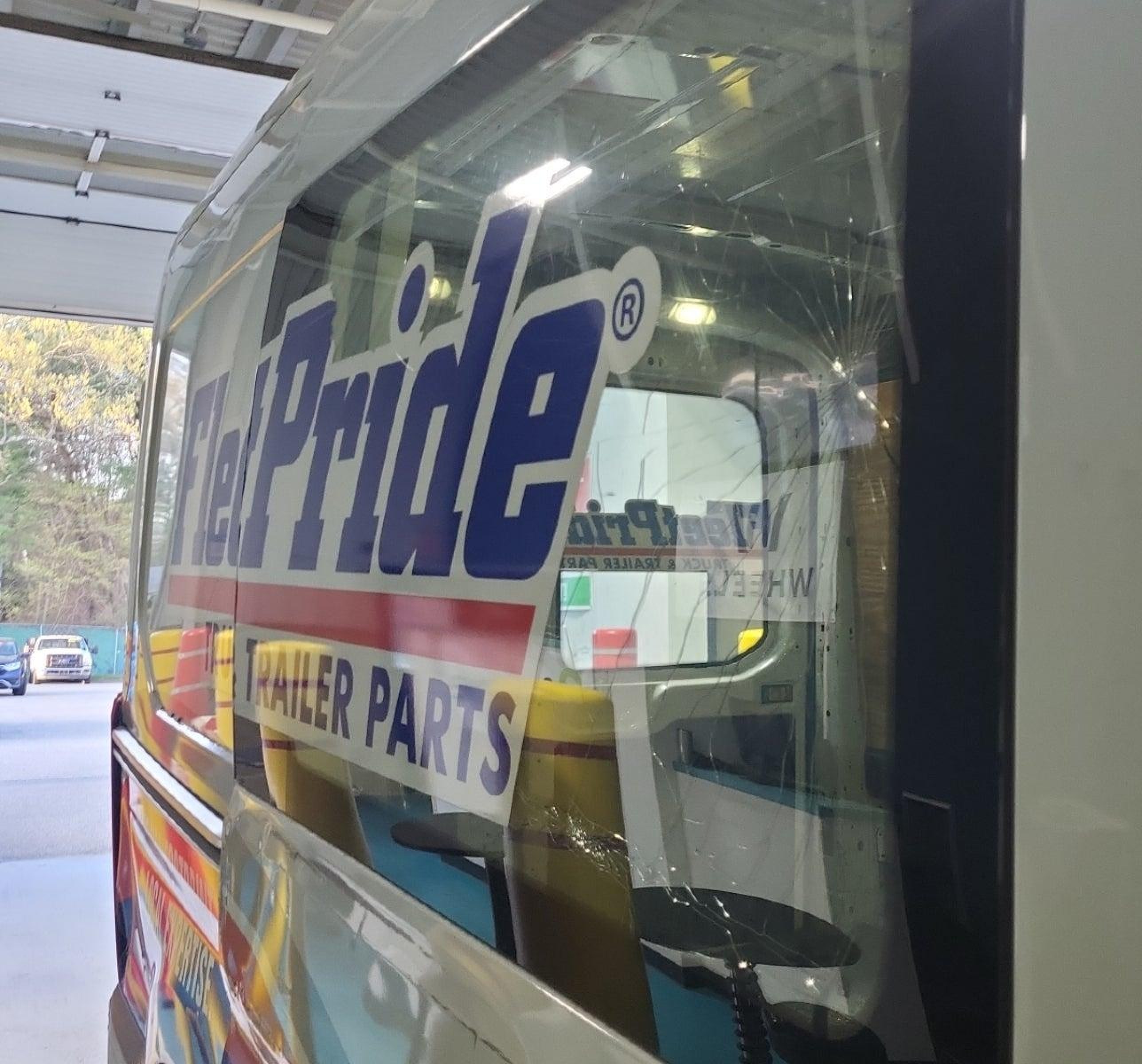 2017 Ford Transit-250   vin: 1FTYR1CM2HKB33811