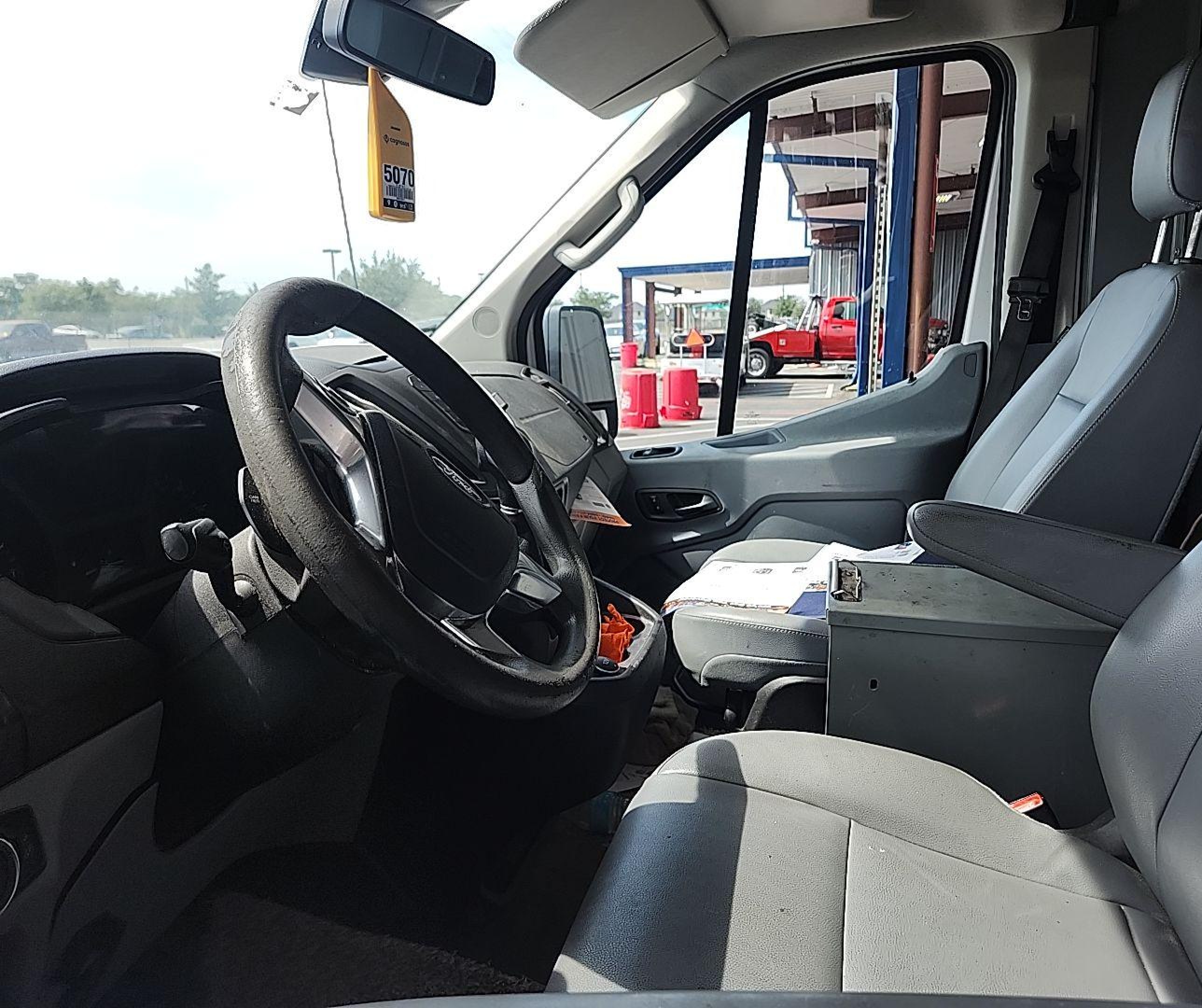 2017 Ford Transit-250   vin: 1FTYR1CM3HKB08559