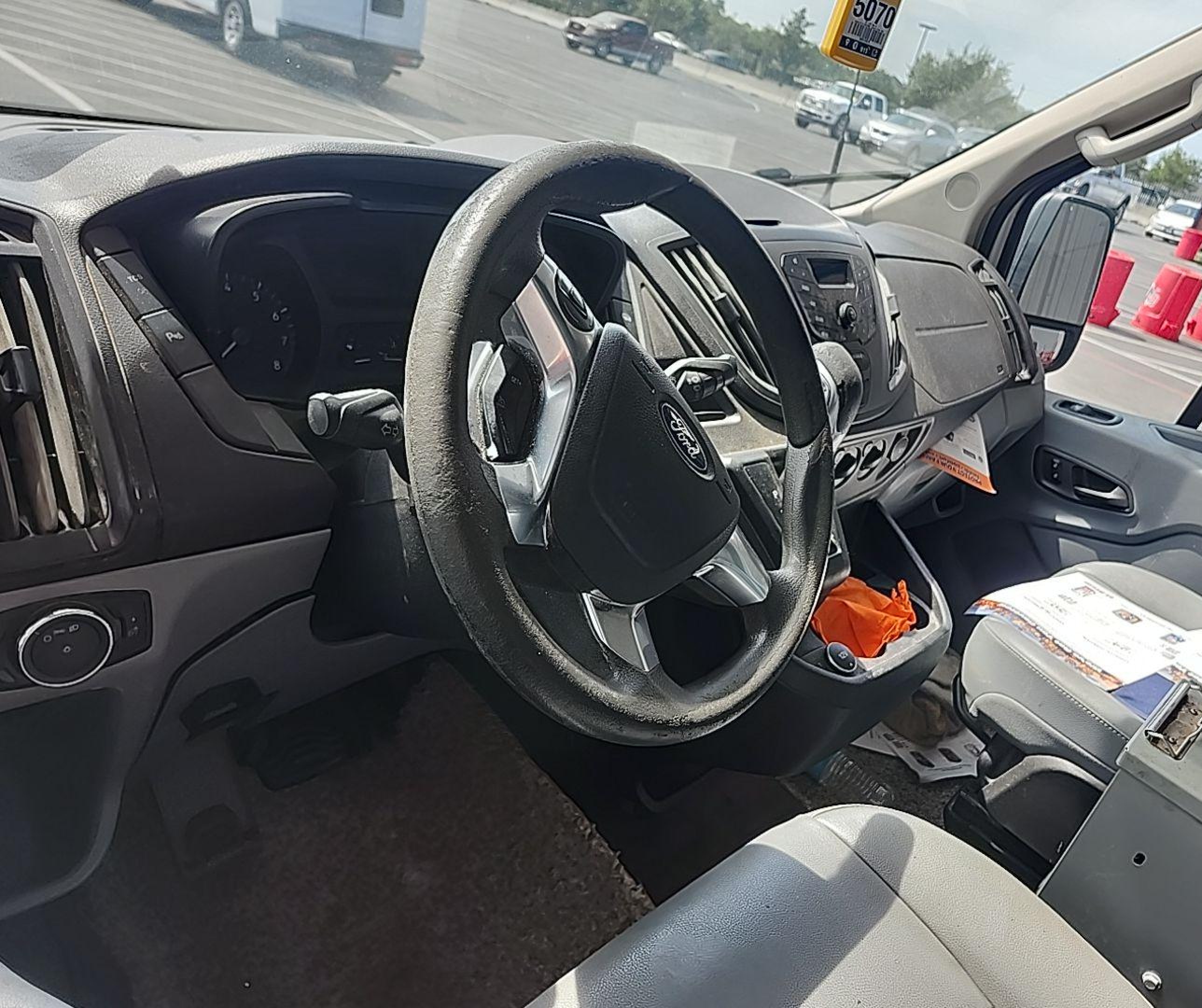 2017 Ford Transit-250   vin: 1FTYR1CM3HKB08559