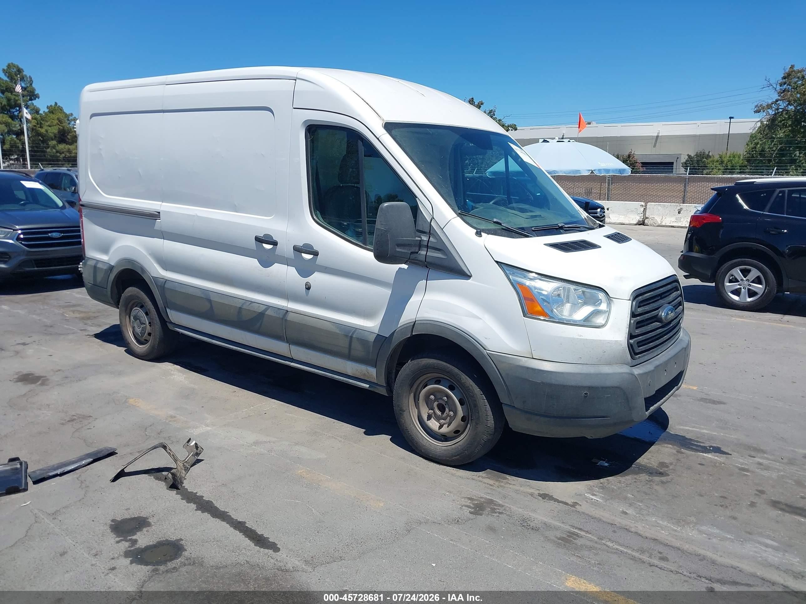 2015 Ford Transit-250   White vin: 1FTYR1CMXFKA75573