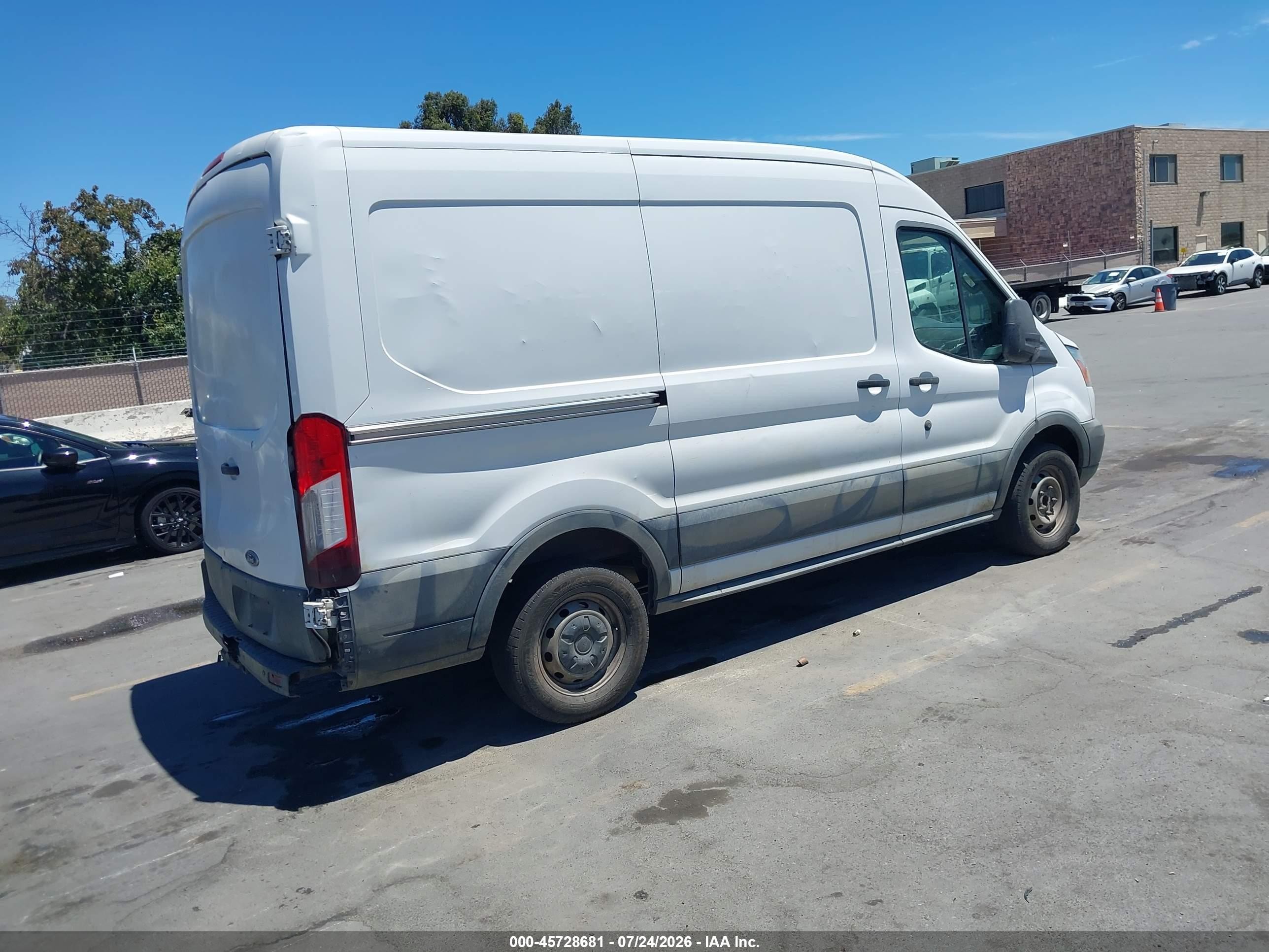 2015 Ford Transit-250   White vin: 1FTYR1CMXFKA75573