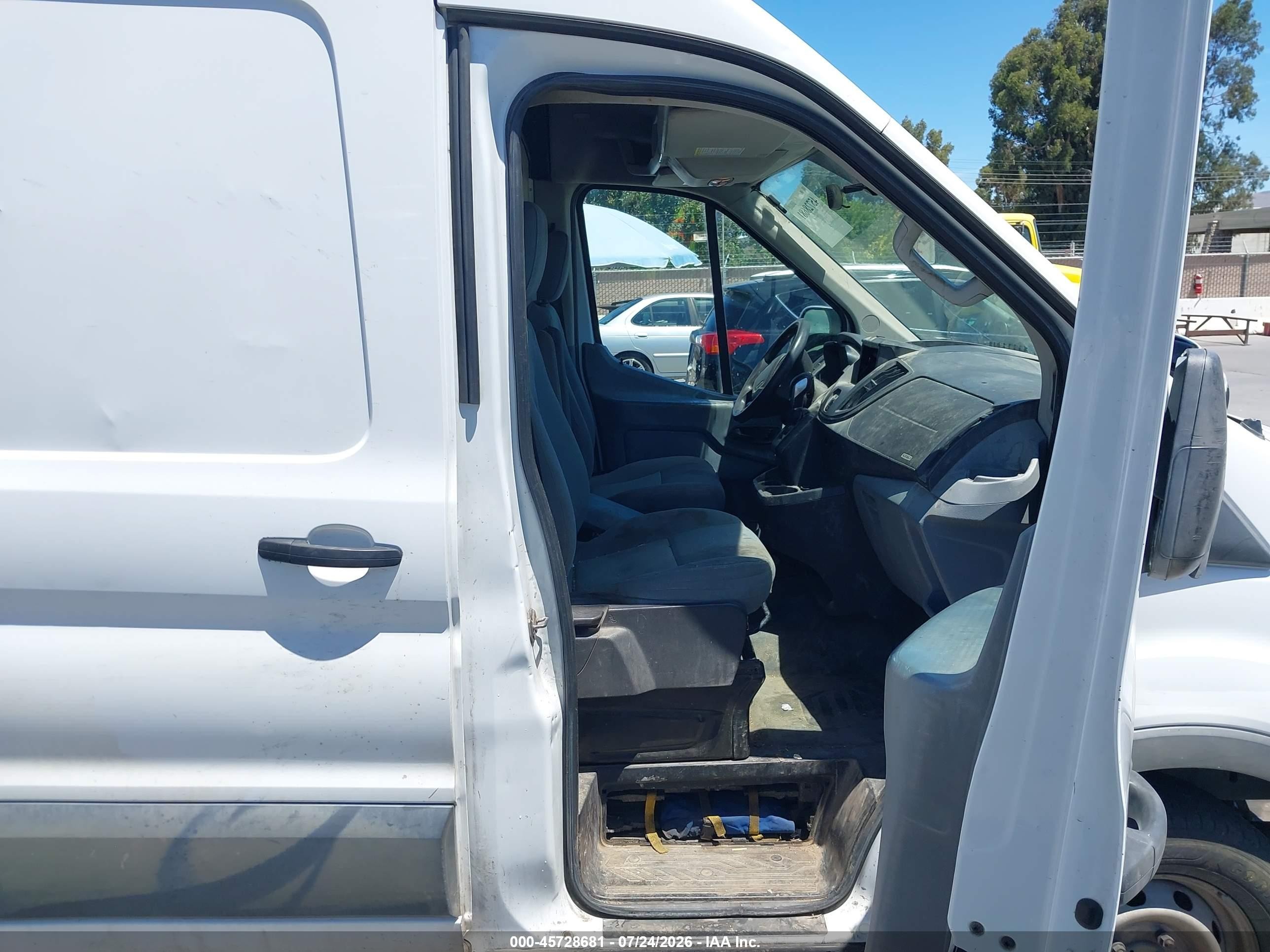2015 Ford Transit-250   White vin: 1FTYR1CMXFKA75573