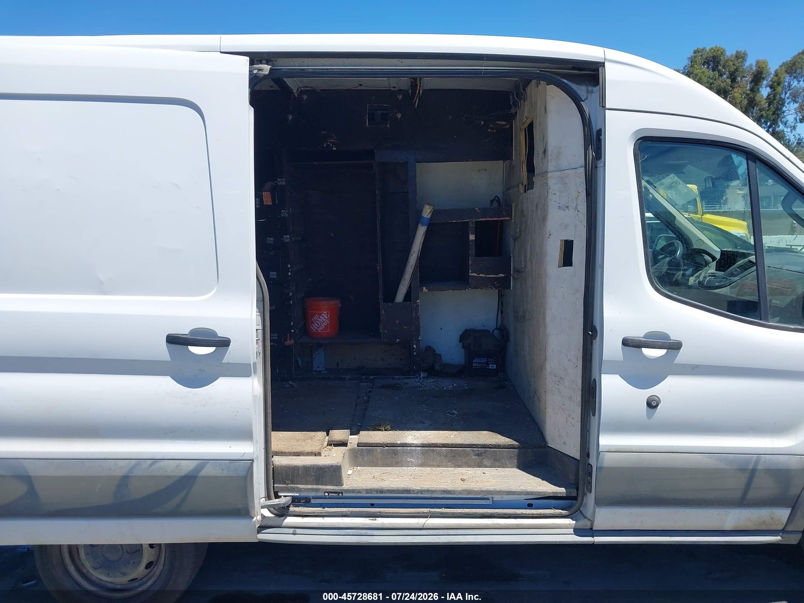 2015 Ford Transit-250   White vin: 1FTYR1CMXFKA75573