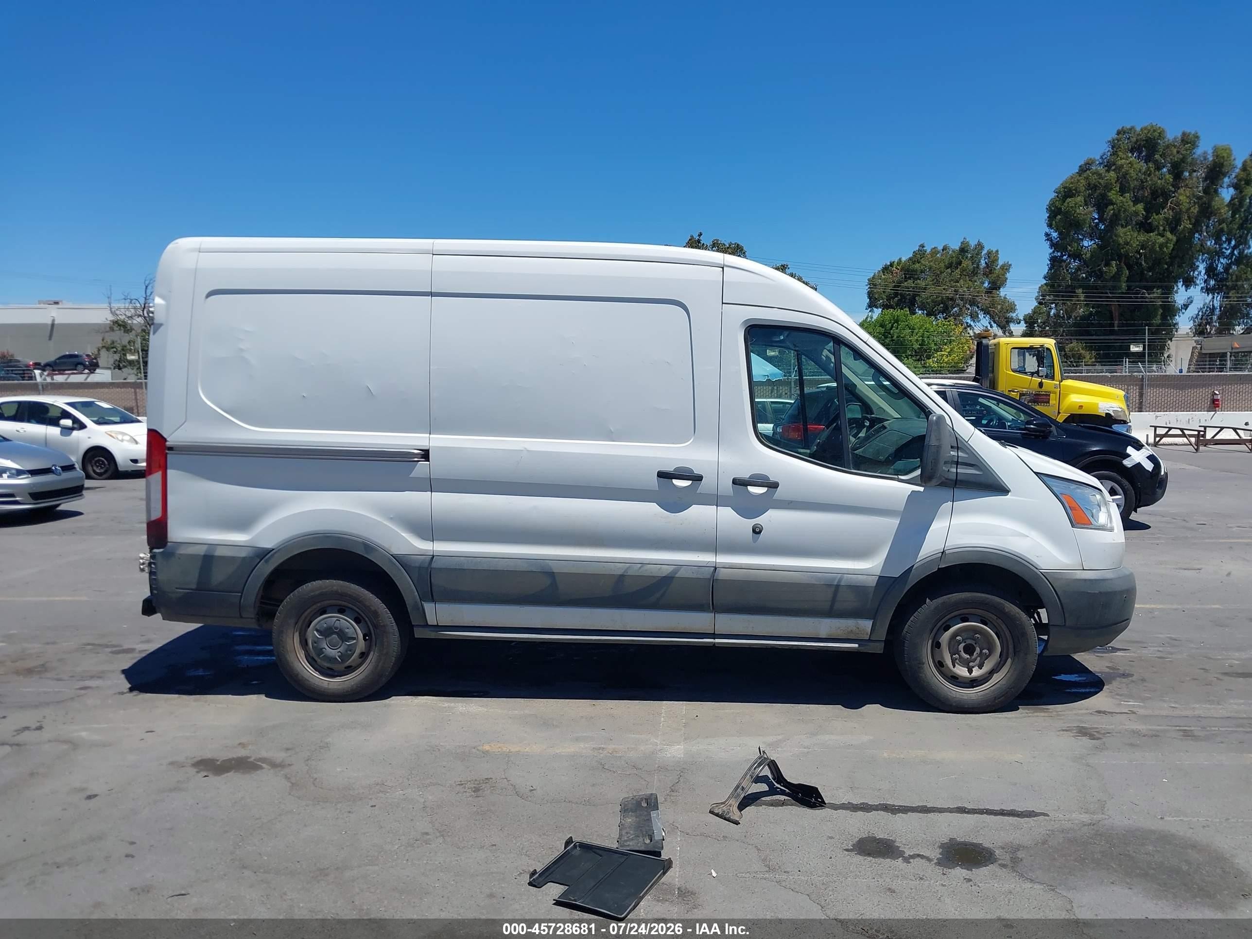 2015 Ford Transit-250   White vin: 1FTYR1CMXFKA75573