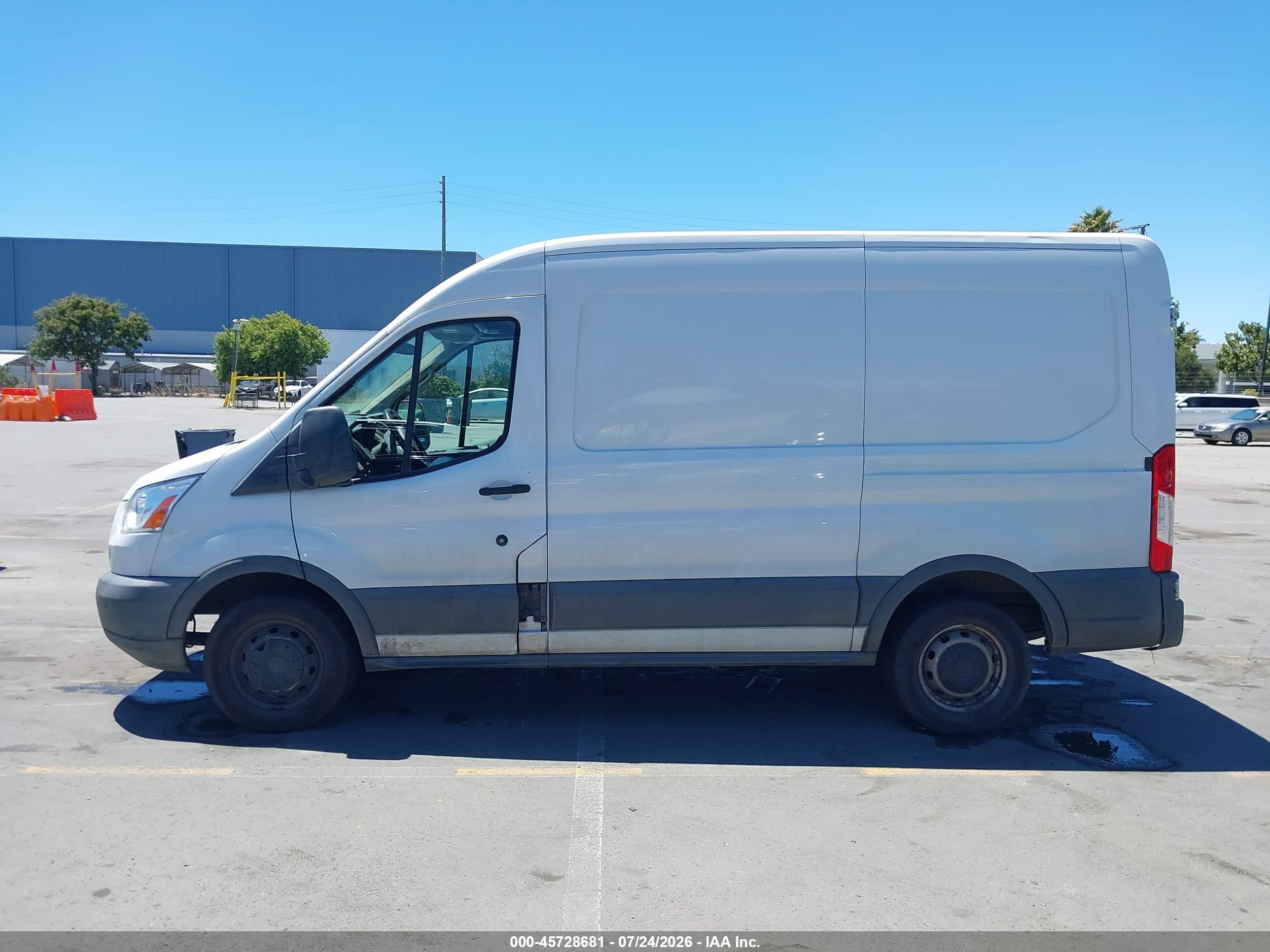 2015 Ford Transit-250   White vin: 1FTYR1CMXFKA75573