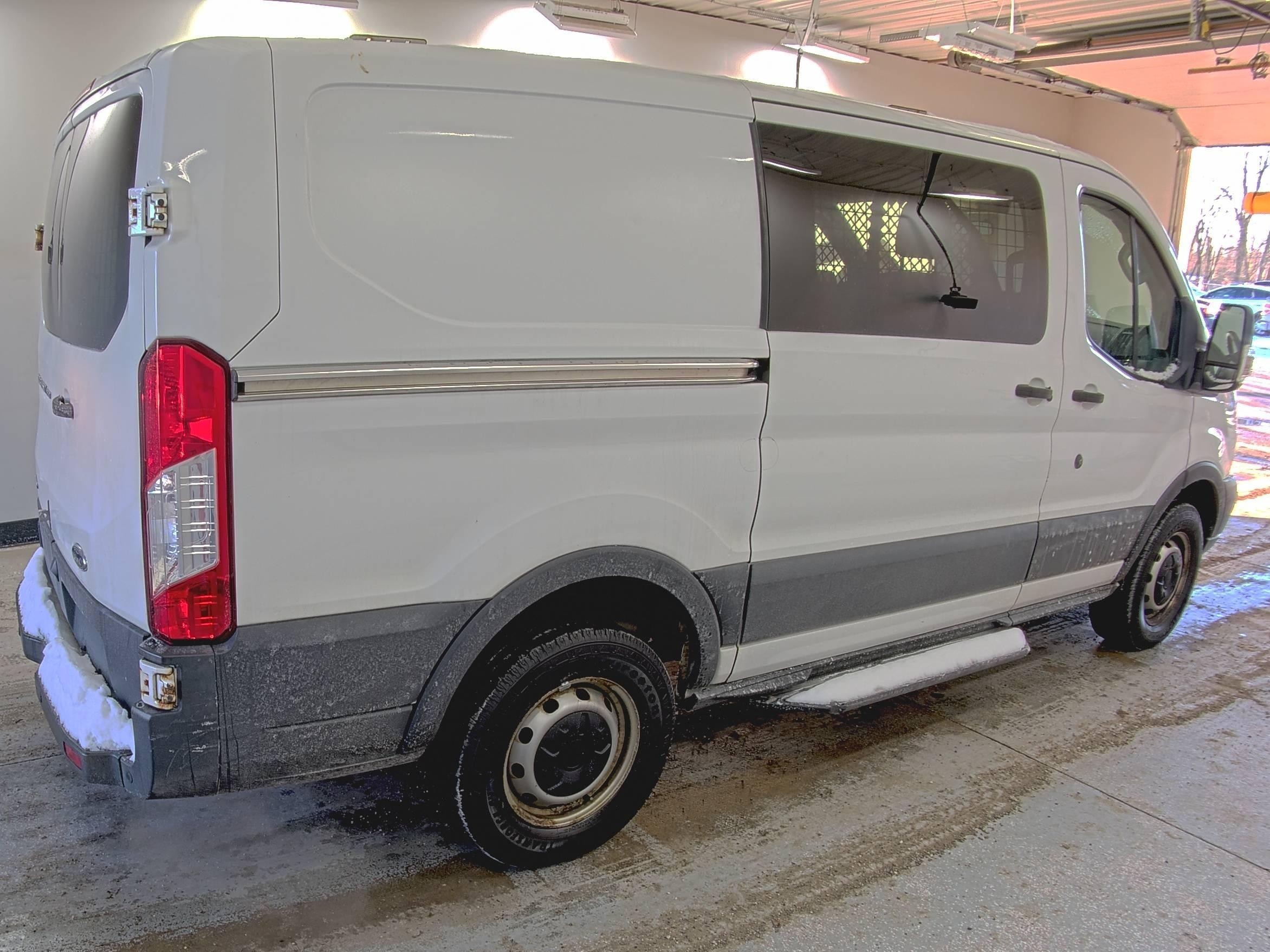 2017 Ford Transit-250   vin: 1FTYR1YG9HKA57443