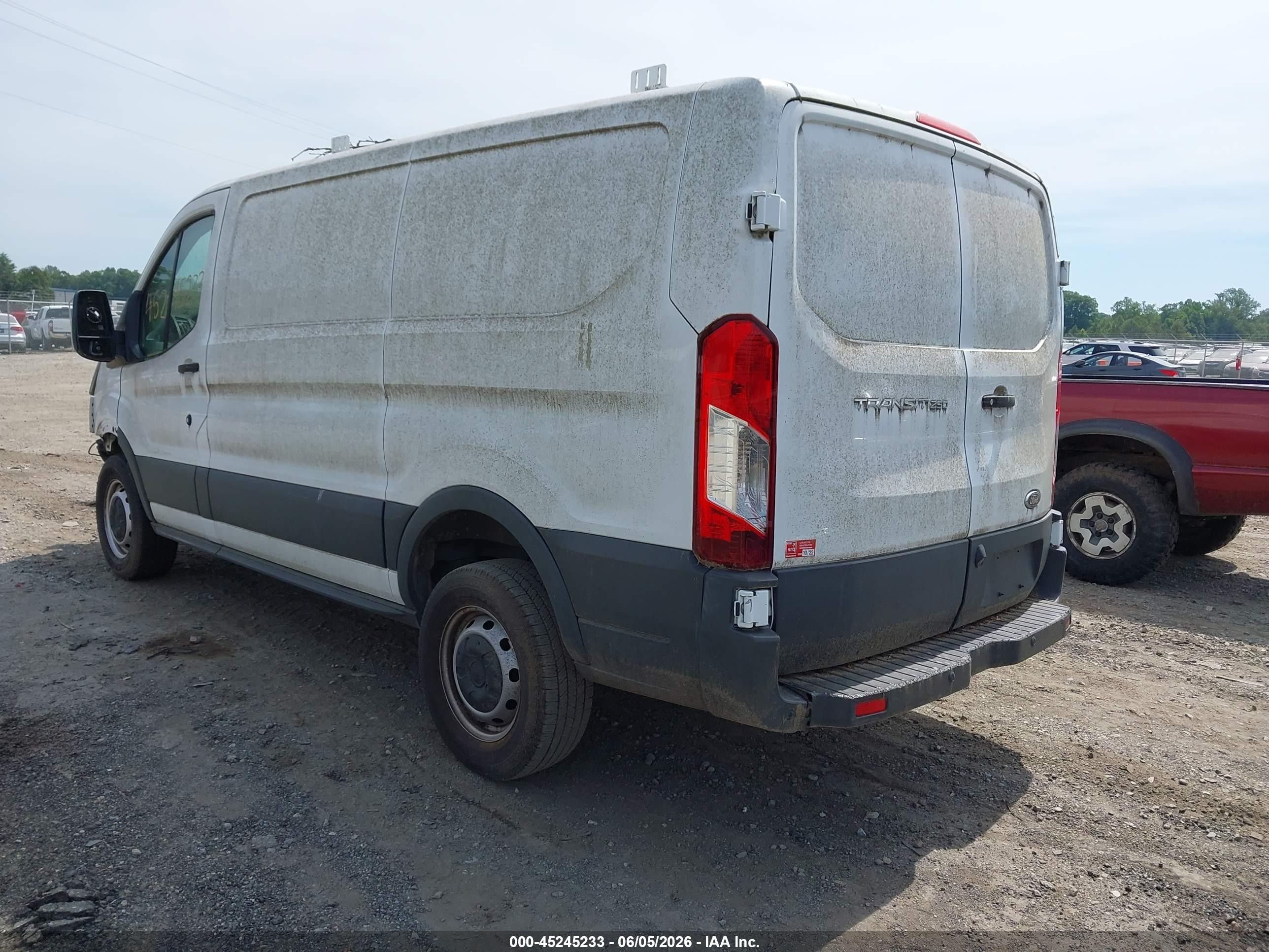 2018 Ford Transit-250 White vin: 1FTYR1YM3JKB49482
