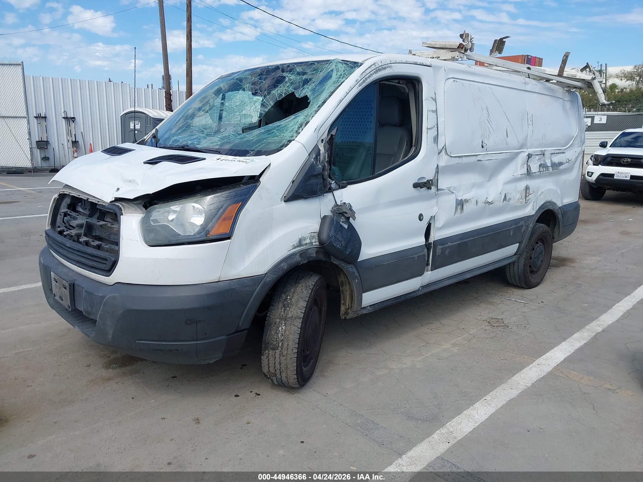 2017 Ford Transit-250 White vin: 1FTYR1YM5HKA25434