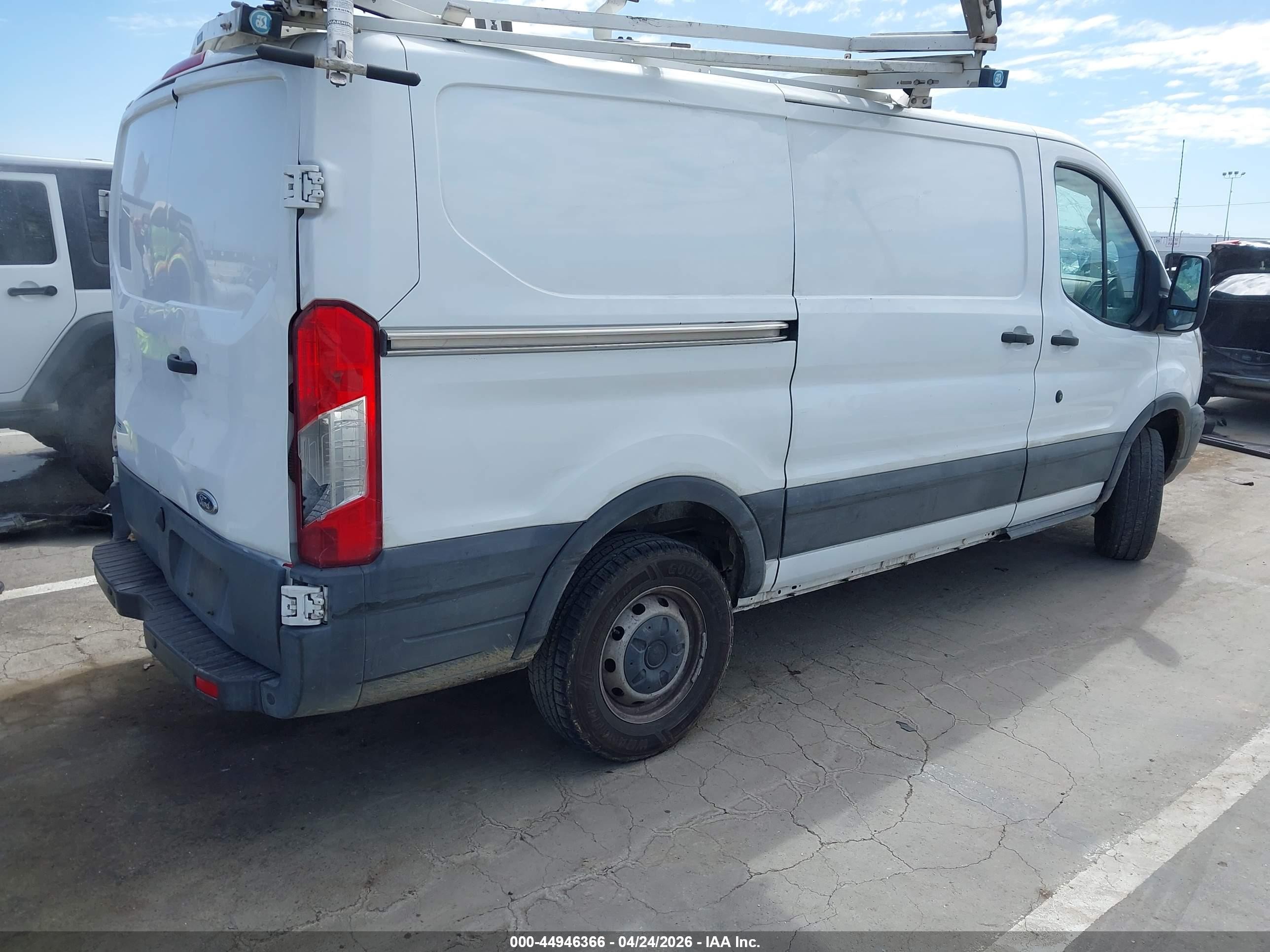 2017 Ford Transit-250 White vin: 1FTYR1YM5HKA25434