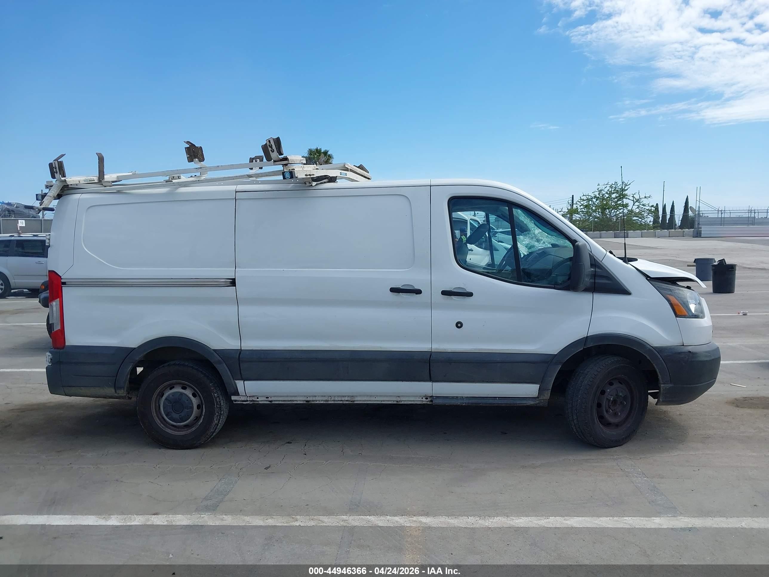 2017 Ford Transit-250 White vin: 1FTYR1YM5HKA25434