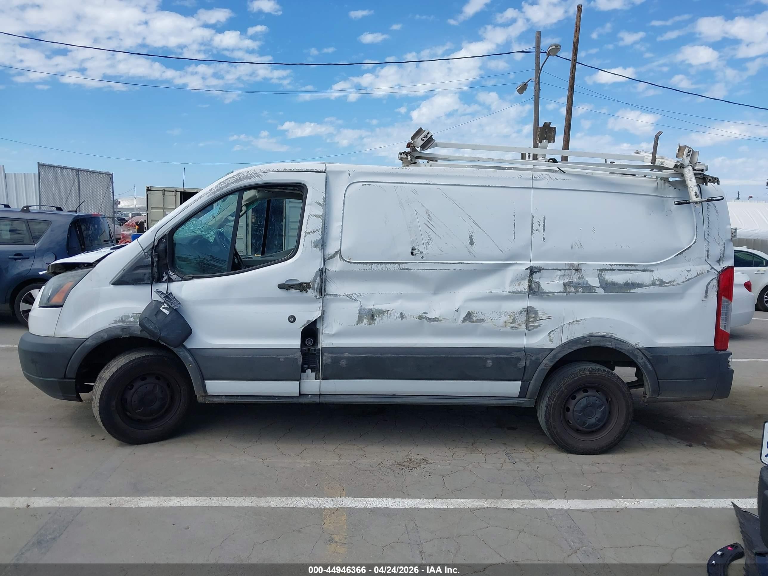 2017 Ford Transit-250 White vin: 1FTYR1YM5HKA25434