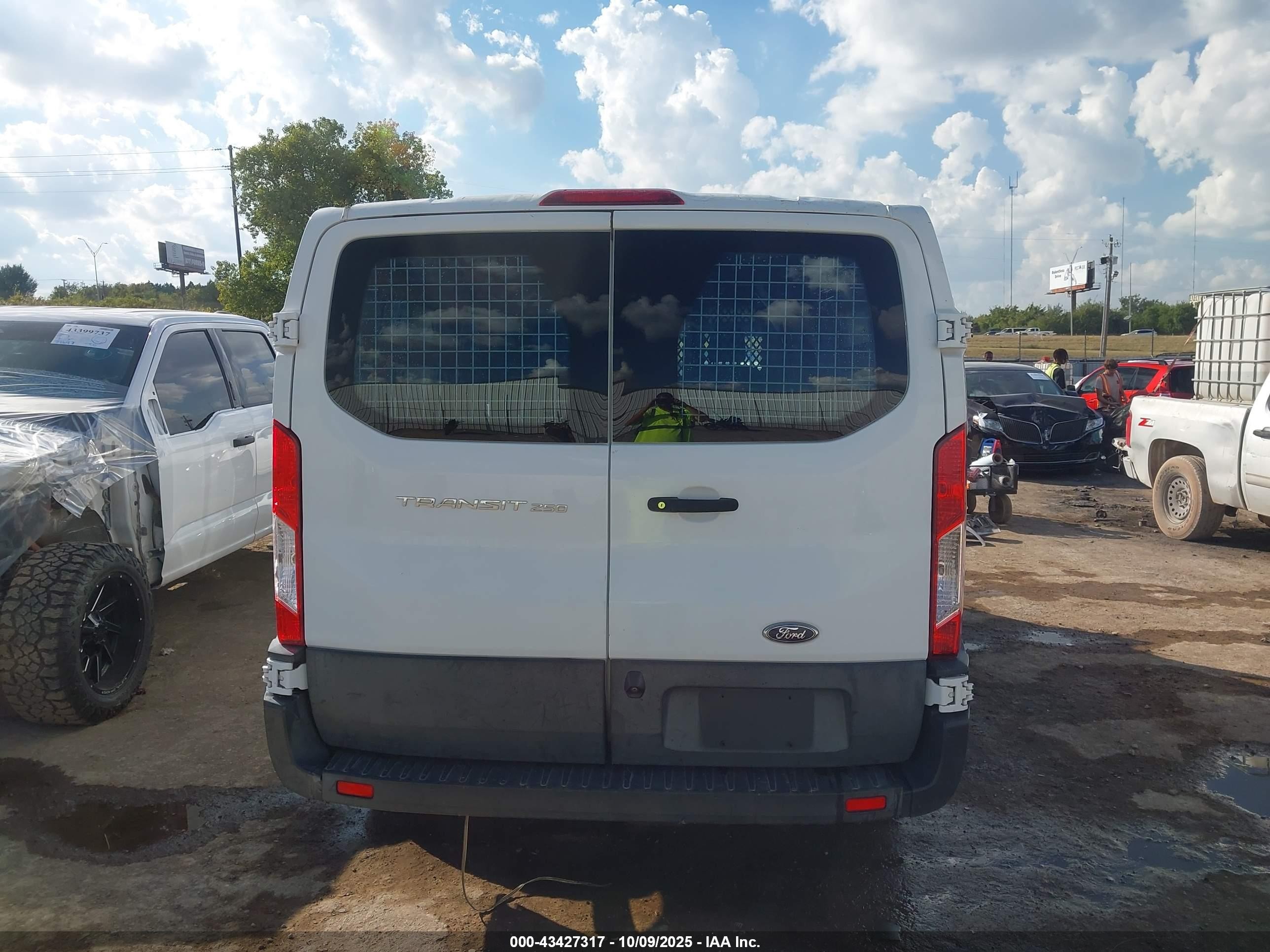 2018 Ford Transit-250   Белый vin: 1FTYR1YM9JKA64856