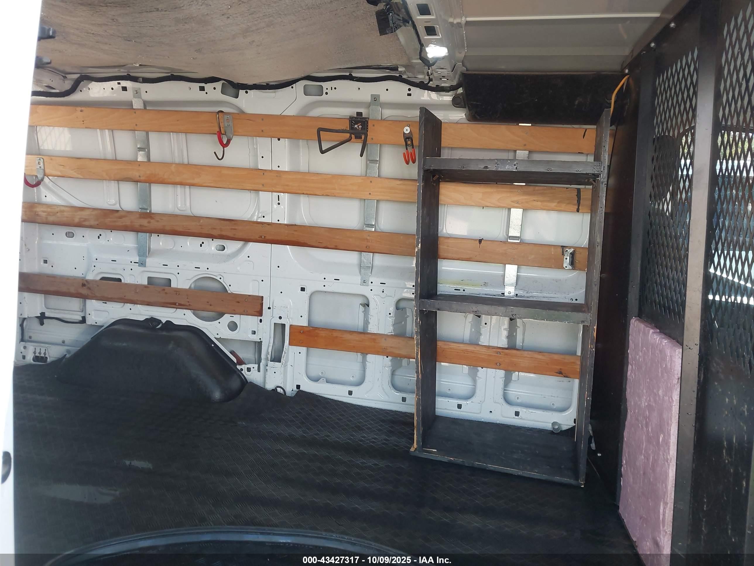 2018 Ford Transit-250   Белый vin: 1FTYR1YM9JKA64856