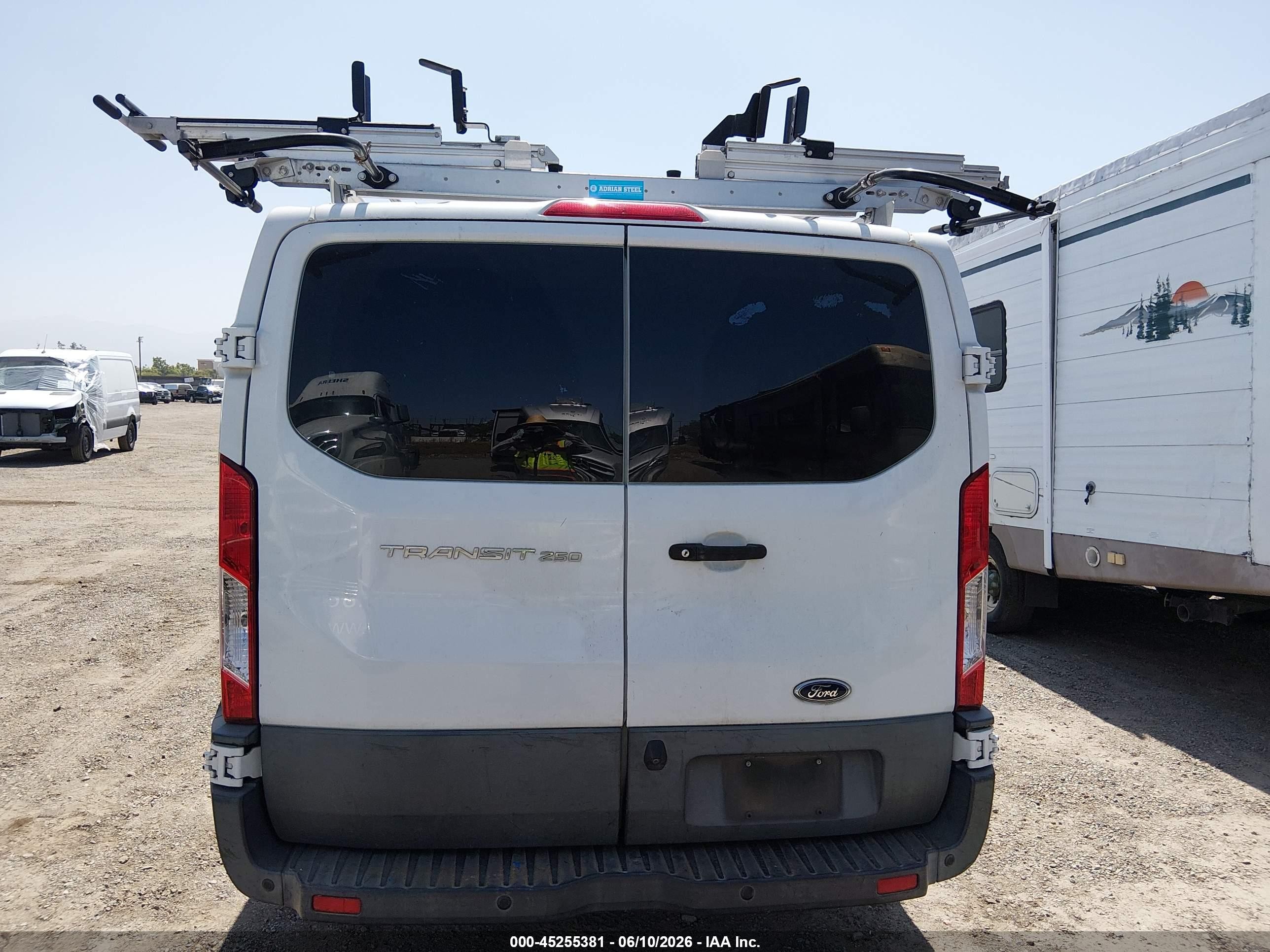 2018 Ford Transit-250   Белый vin: 1FTYR1YMXJKA26083
