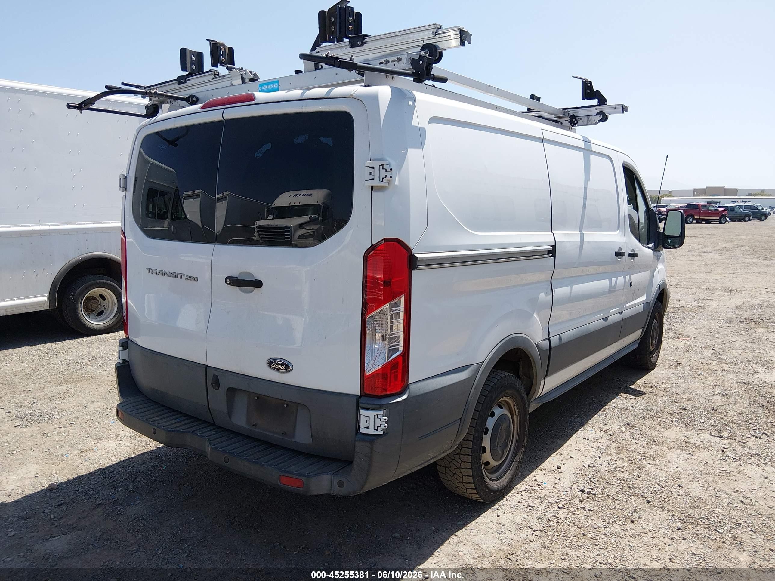 2018 Ford Transit-250   Белый vin: 1FTYR1YMXJKA26083