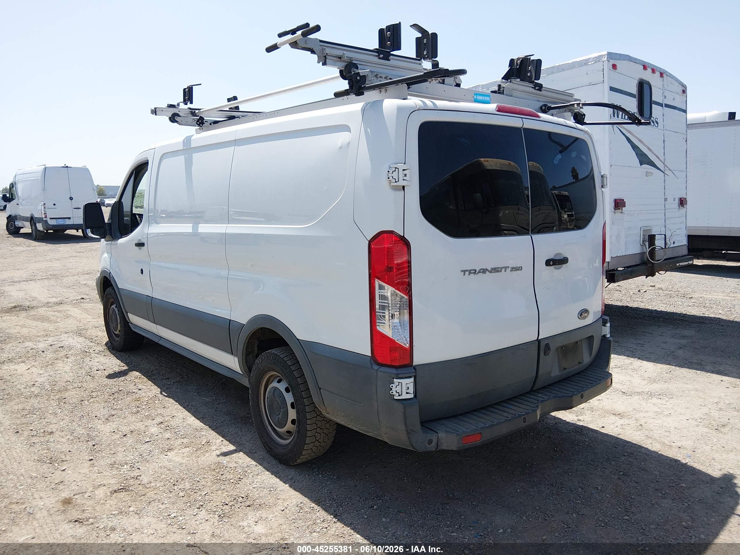 2018 Ford Transit-250   Белый vin: 1FTYR1YMXJKA26083