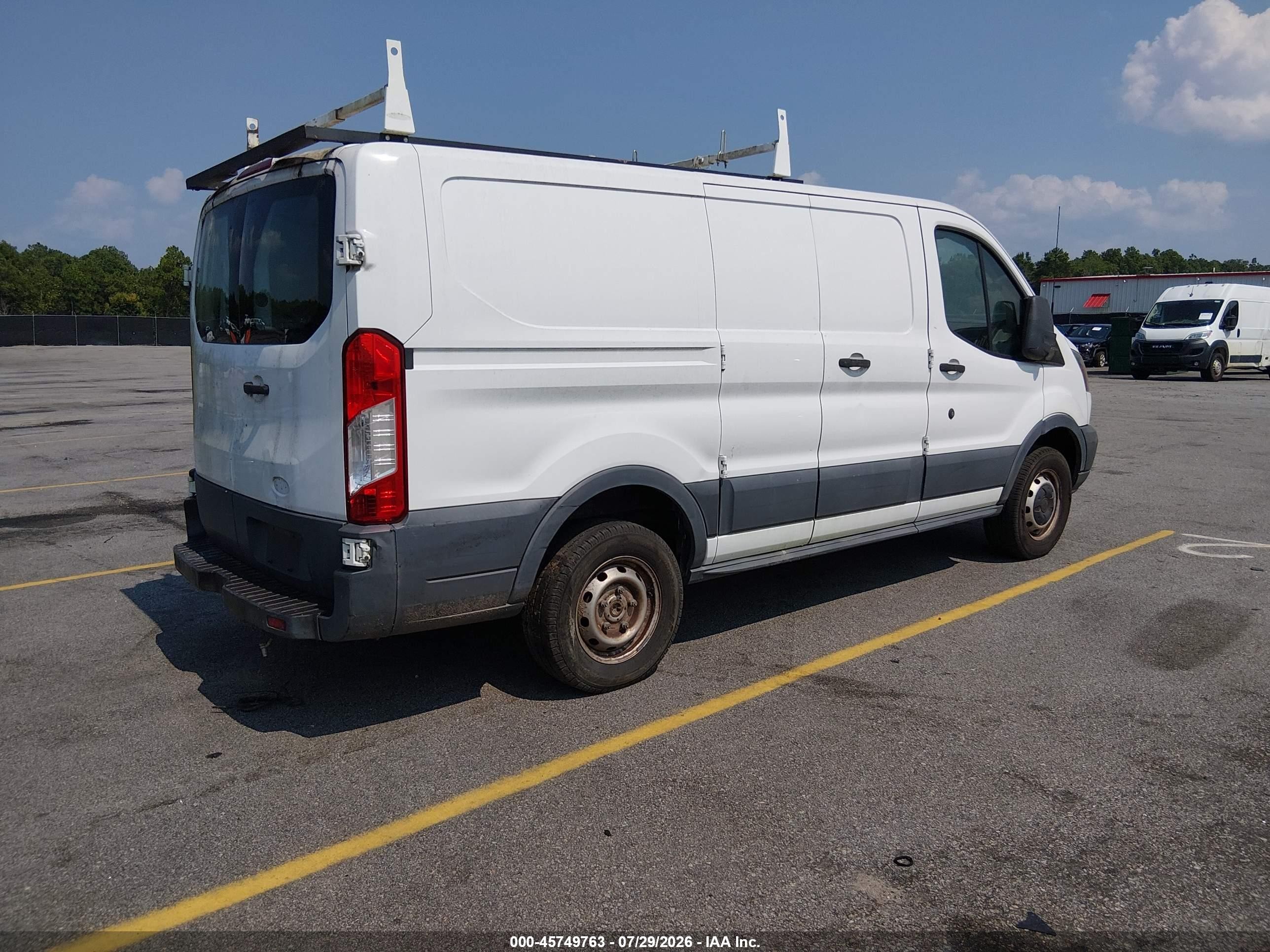 2015 Ford Transit-250   White vin: 1FTYR1ZM2FKA79575