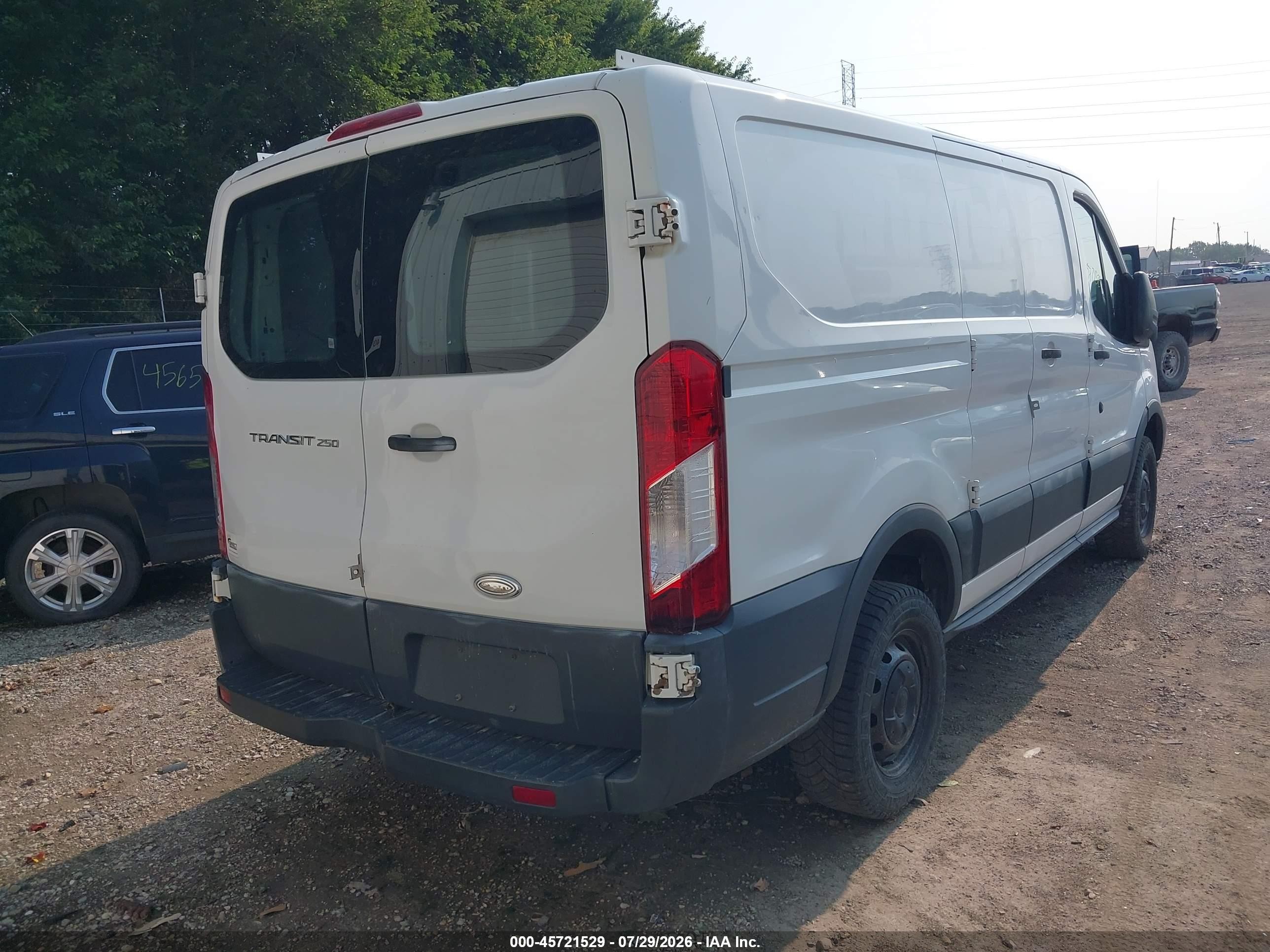 2015 Ford Transit-250   White vin: 1FTYR1ZM5FKA29205