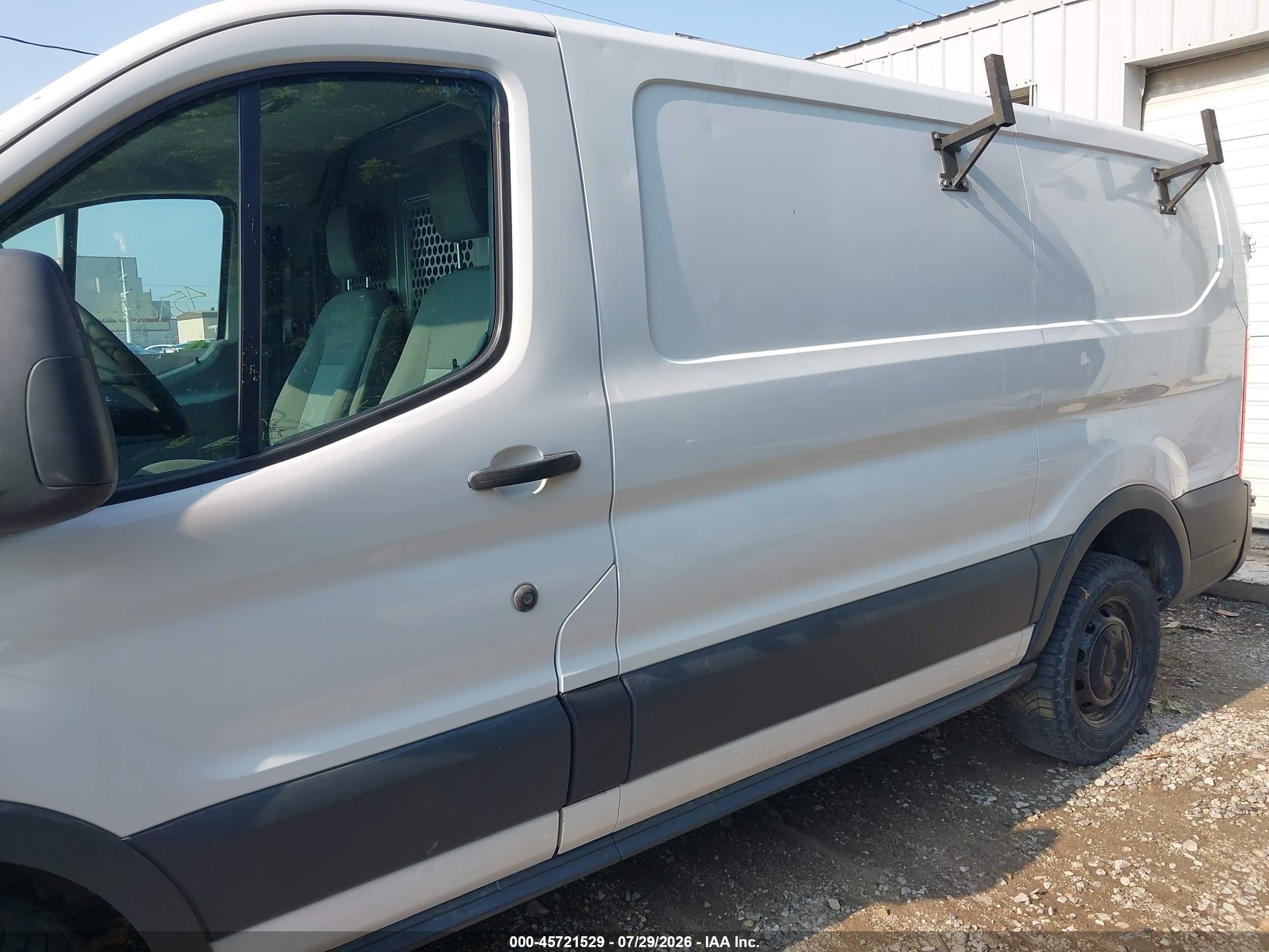 2015 Ford Transit-250   White vin: 1FTYR1ZM5FKA29205