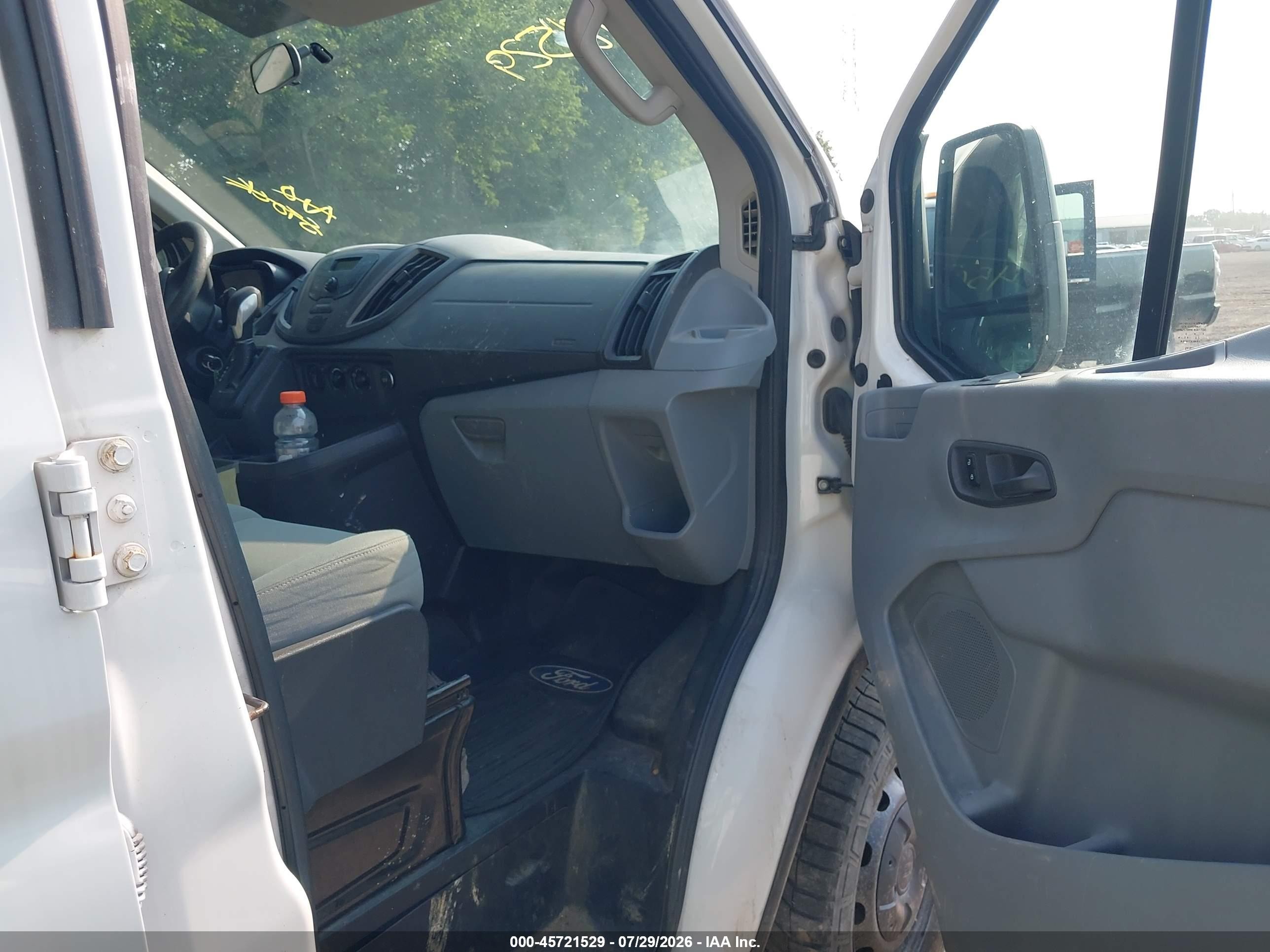2015 Ford Transit-250   White vin: 1FTYR1ZM5FKA29205