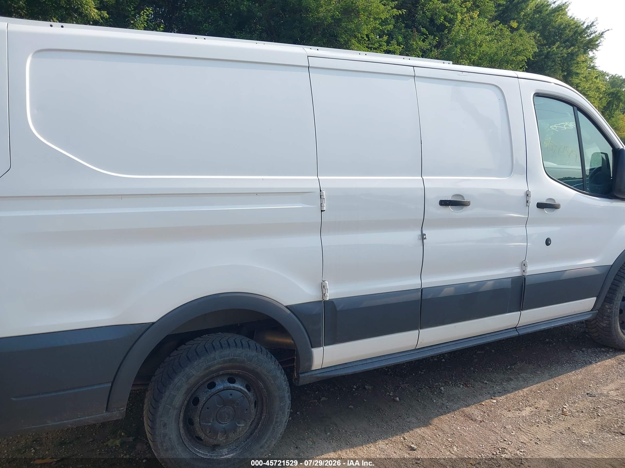 2015 Ford Transit-250   White vin: 1FTYR1ZM5FKA29205