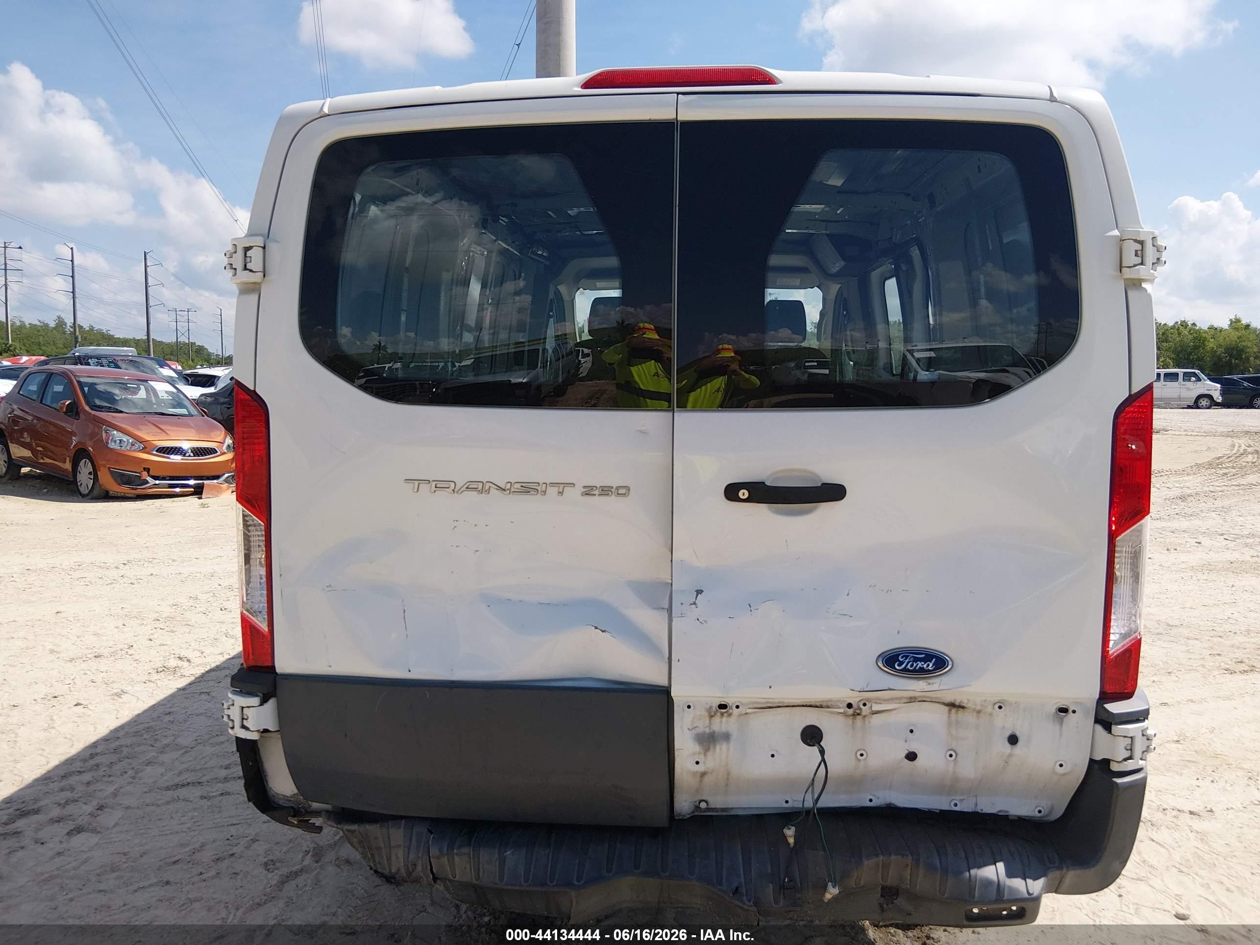 2018 Ford Transit-250   White vin: 1FTYR1ZM5JKA64643