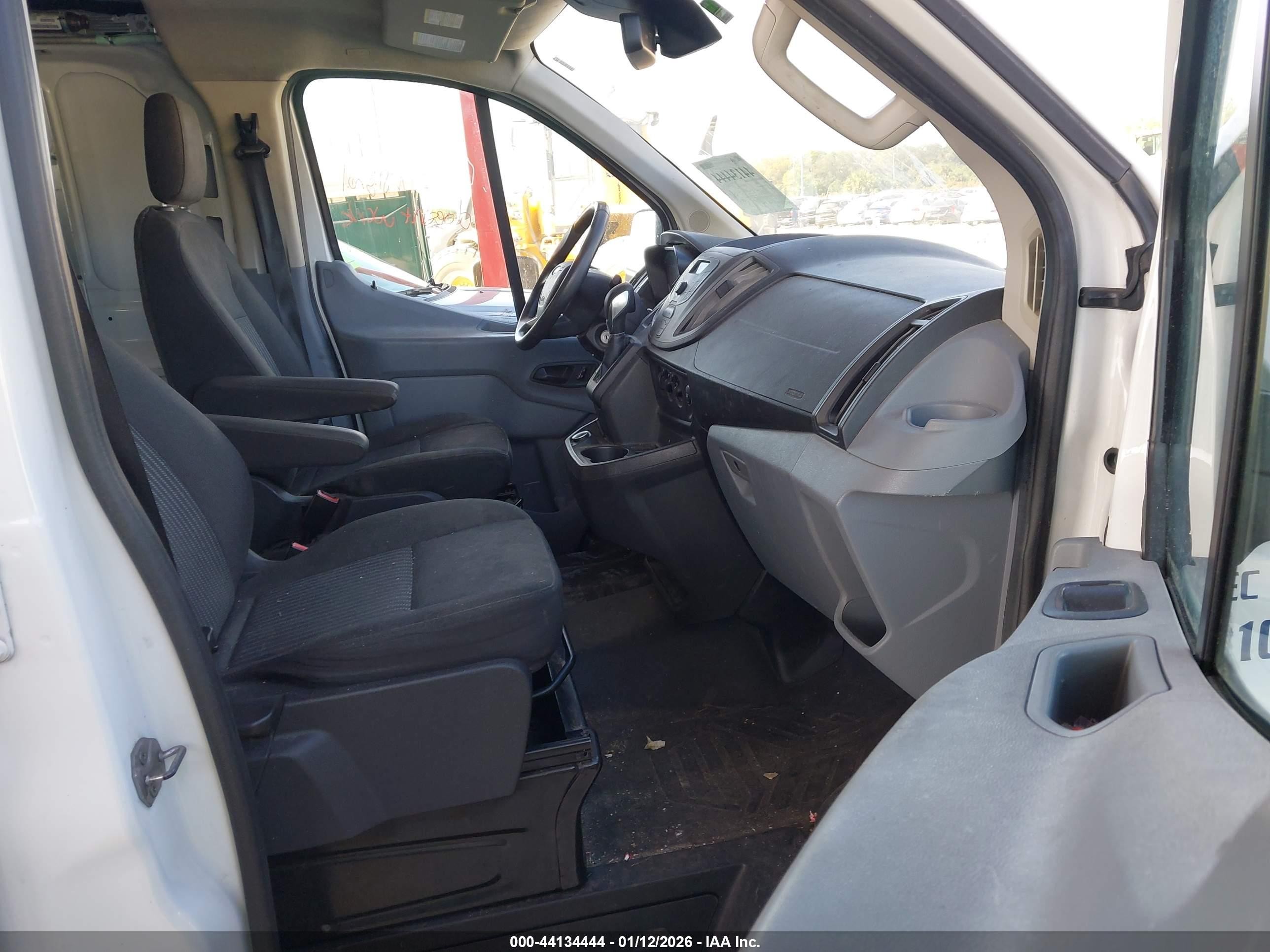 2018 Ford Transit-250   White vin: 1FTYR1ZM5JKA64643