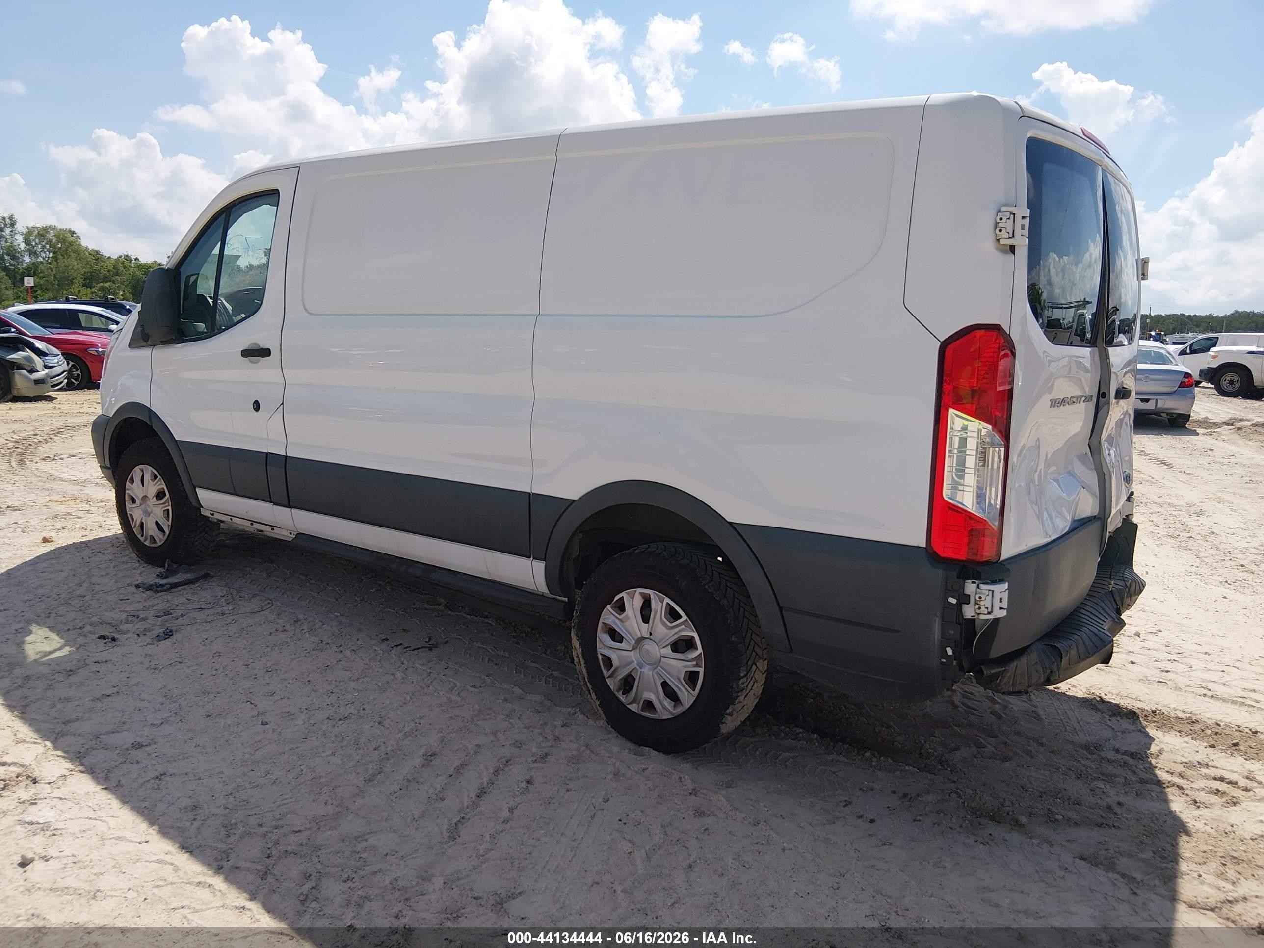 2018 Ford Transit-250   White vin: 1FTYR1ZM5JKA64643