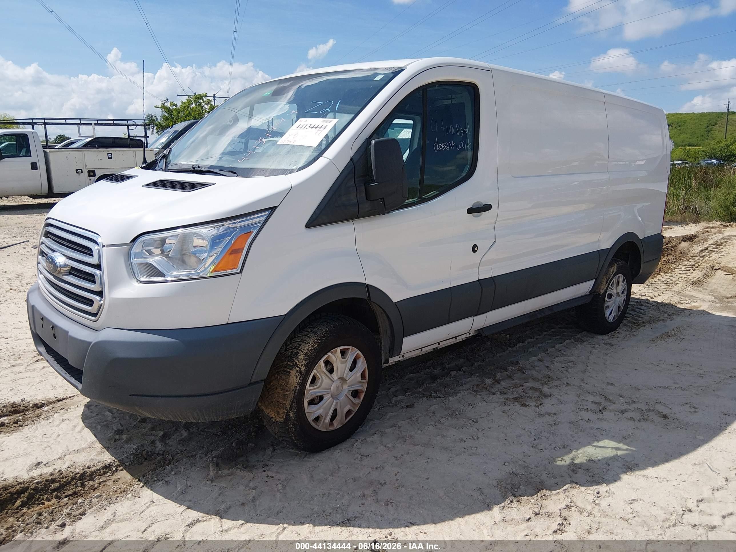 2018 Ford Transit-250   White vin: 1FTYR1ZM5JKA64643