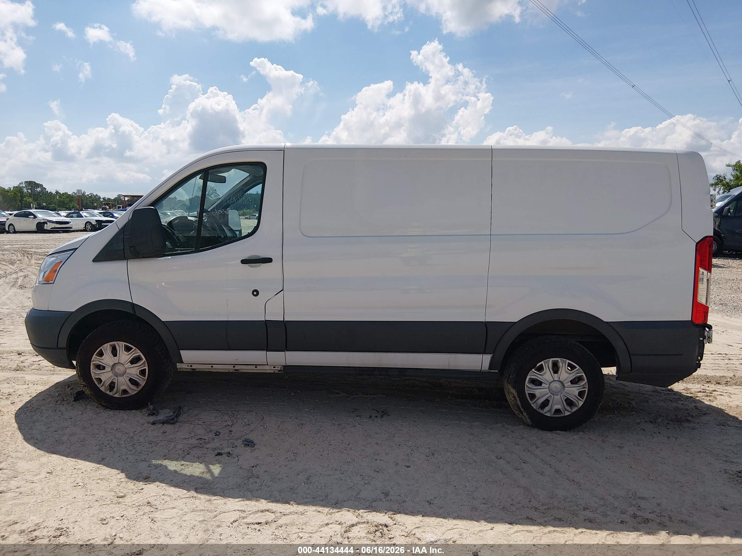 2018 Ford Transit-250   White vin: 1FTYR1ZM5JKA64643