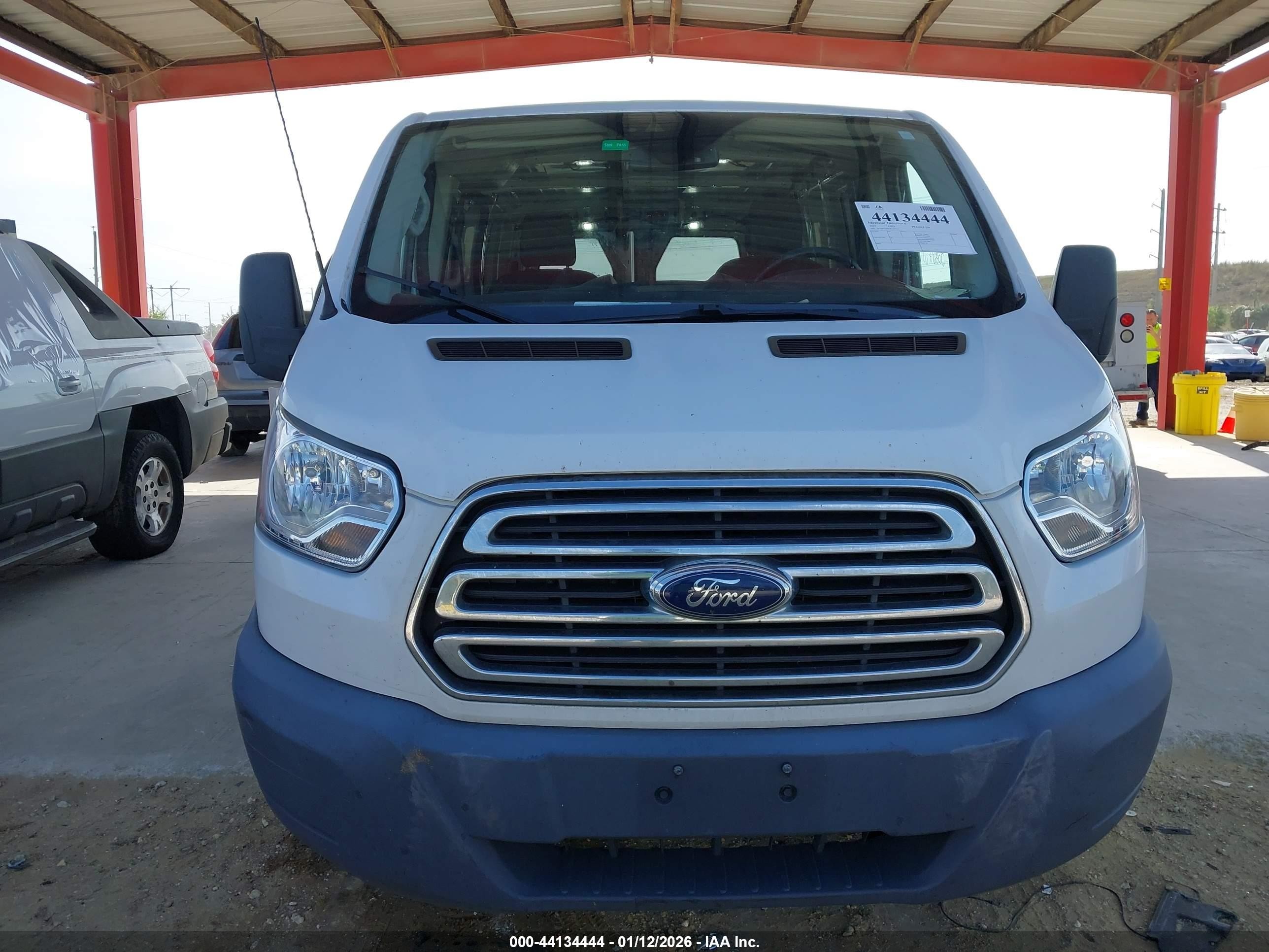 2018 Ford Transit-250   White vin: 1FTYR1ZM5JKA64643