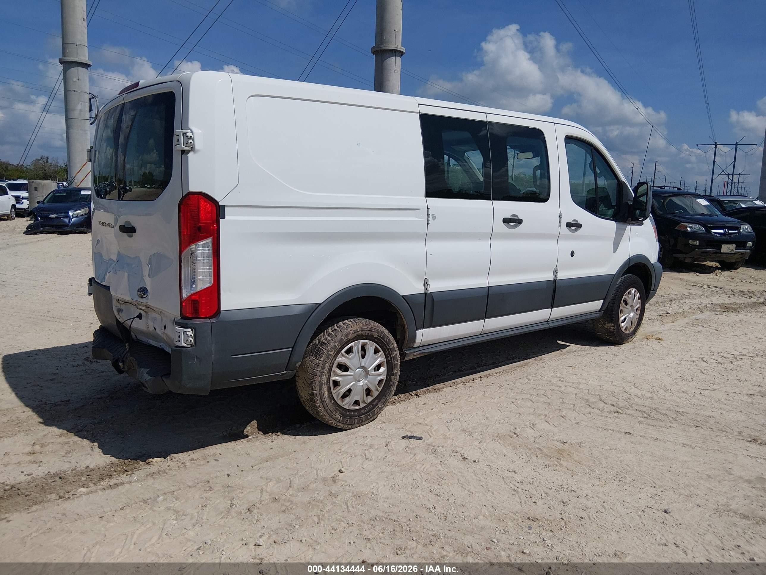 2018 Ford Transit-250   White vin: 1FTYR1ZM5JKA64643